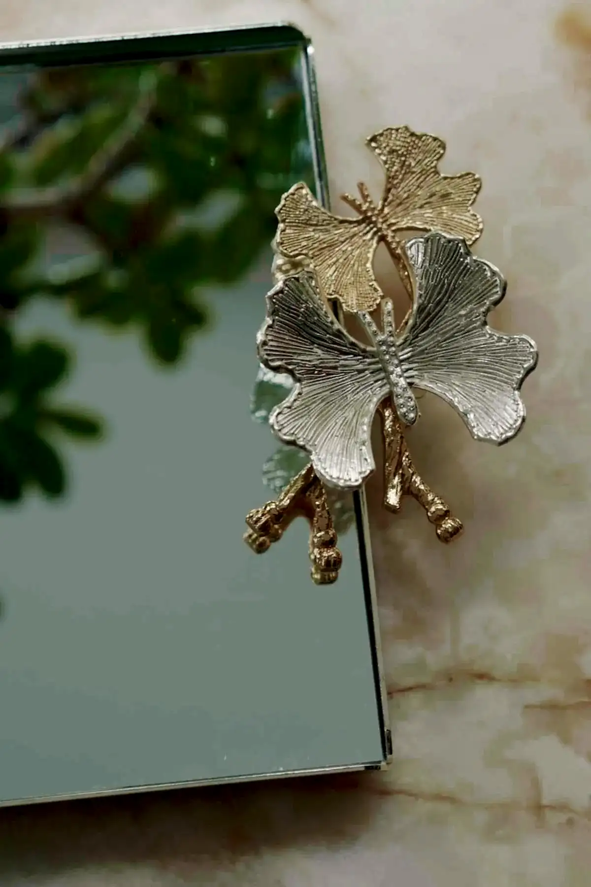 Laura Kelebek Kulplu Gümüş Orta Tepsi (32 x 22 cm) - Nazik Home - Yuvama Değer!