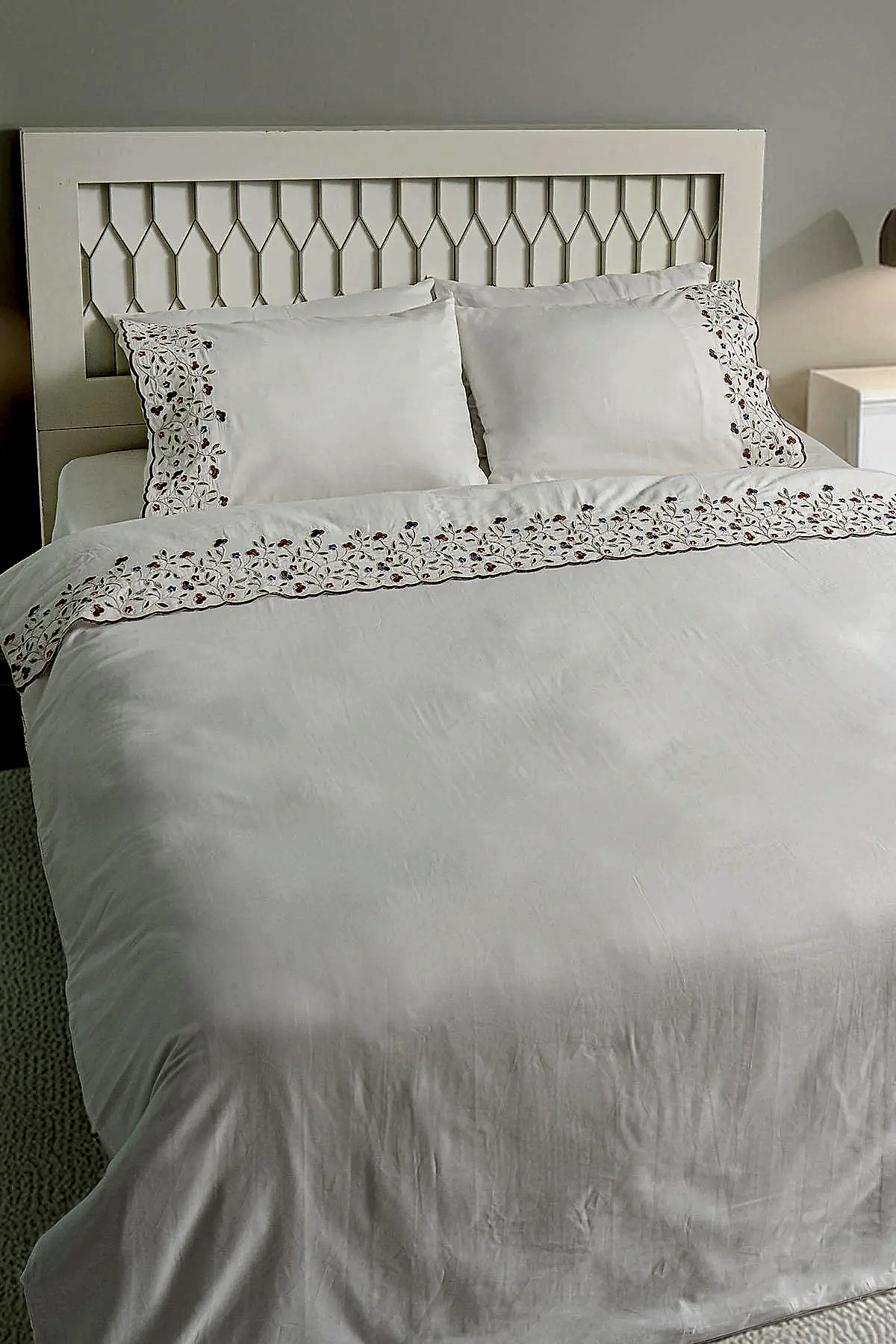 Livano Renkli Çiçek Nakışlıi Pamuk Saten Çift Kişilik 6 Parça Nevresim Takımı