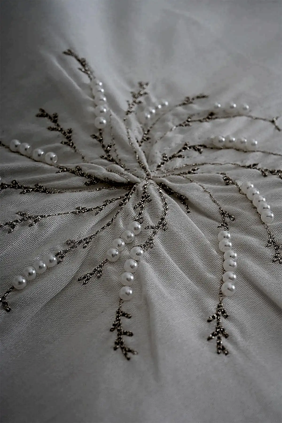 Lorient İncili Nakışlı Pamuk Saten Çift Kişilik 6 Parça Nevresim Takımı