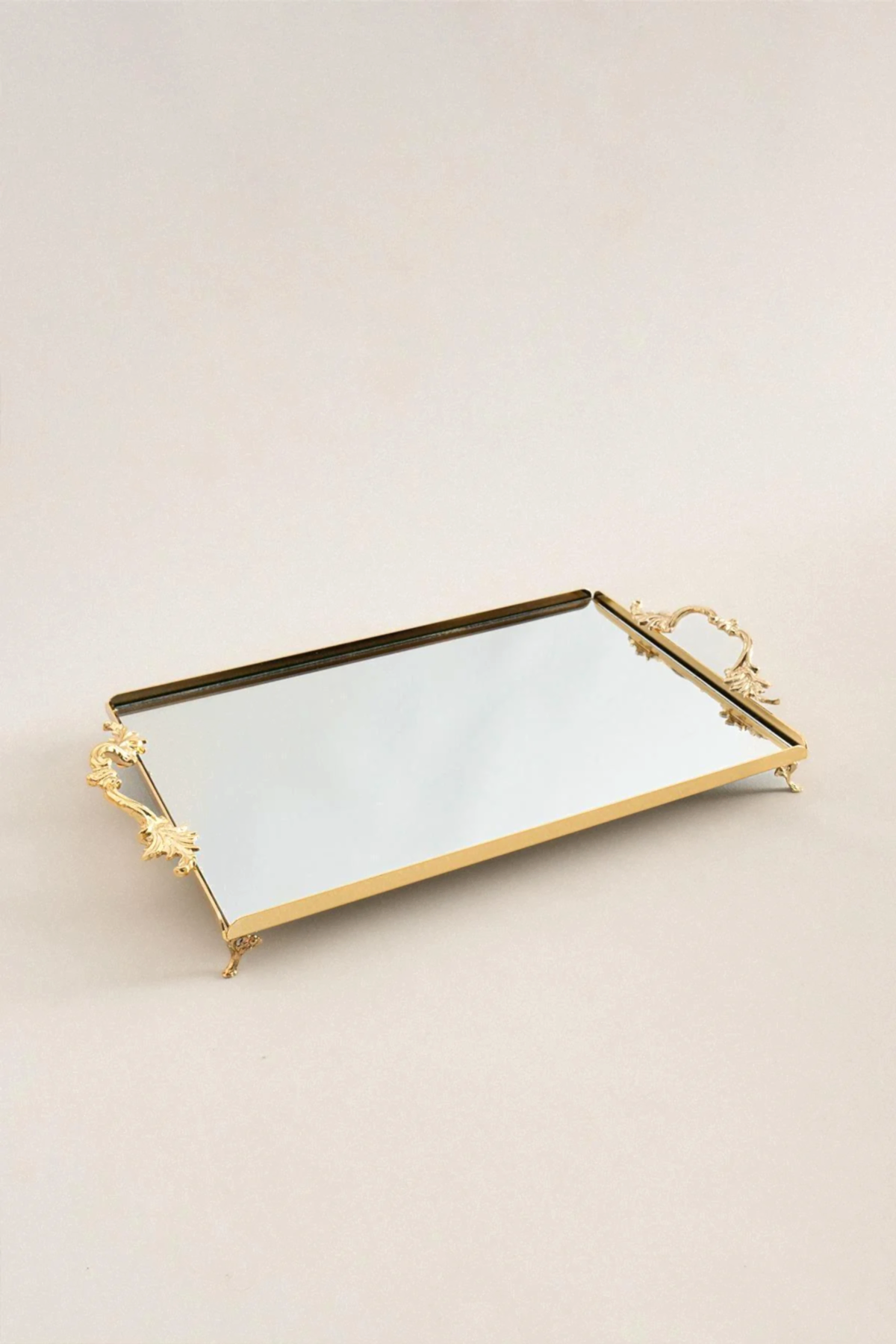 Mabel Zarif Kulplu Altın Büyük Tepsi (40 x 26 cm) - Nazik Home - Yuvama Değer!