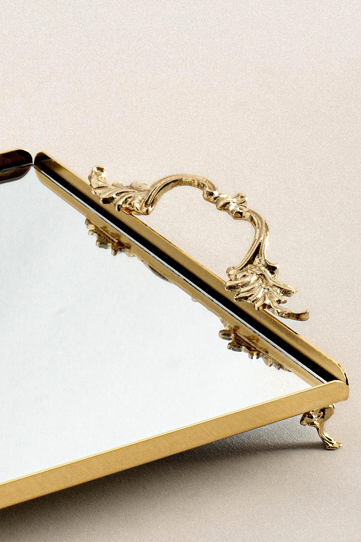 Mabel Zarif Kulplu Altın Büyük Tepsi (40 x 26 cm) - Nazik Home - Yuvama Değer!