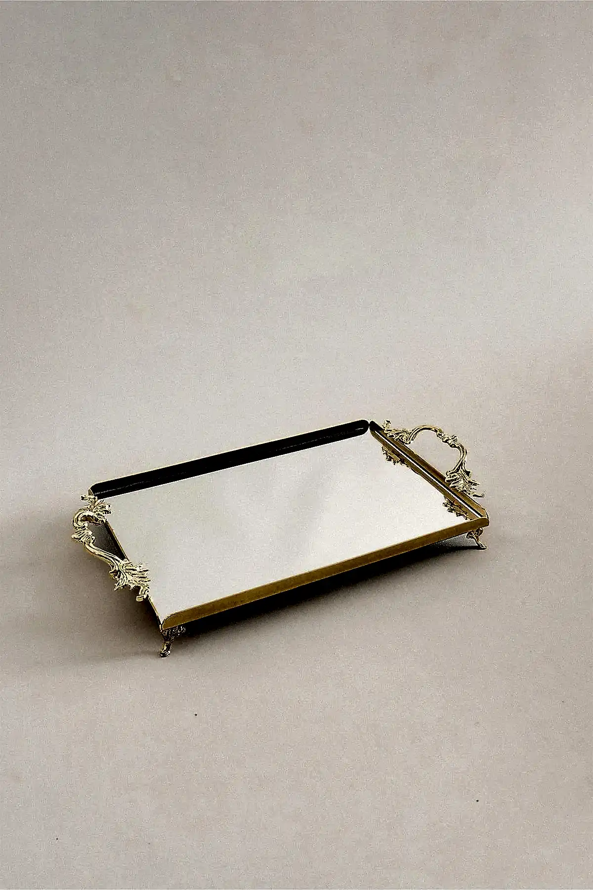 Mabel Zarif Kulplu Altın Orta Tepsi (32 x 22 cm) - Nazik Home - Yuvama Değer!