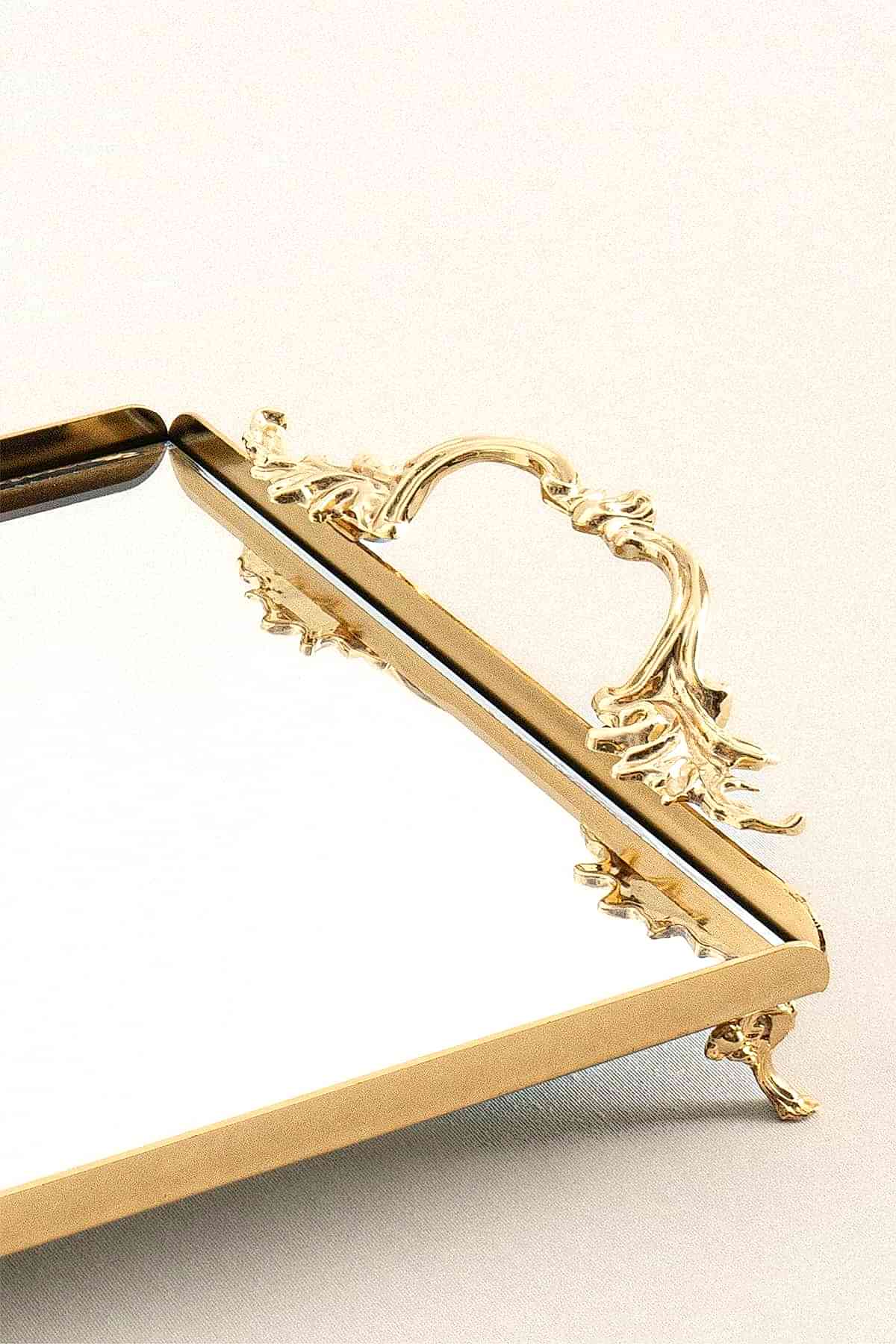 Mabel Zarif Kulplu Altın Orta Tepsi (32 x 22 cm) - Nazik Home - Yuvama Değer!