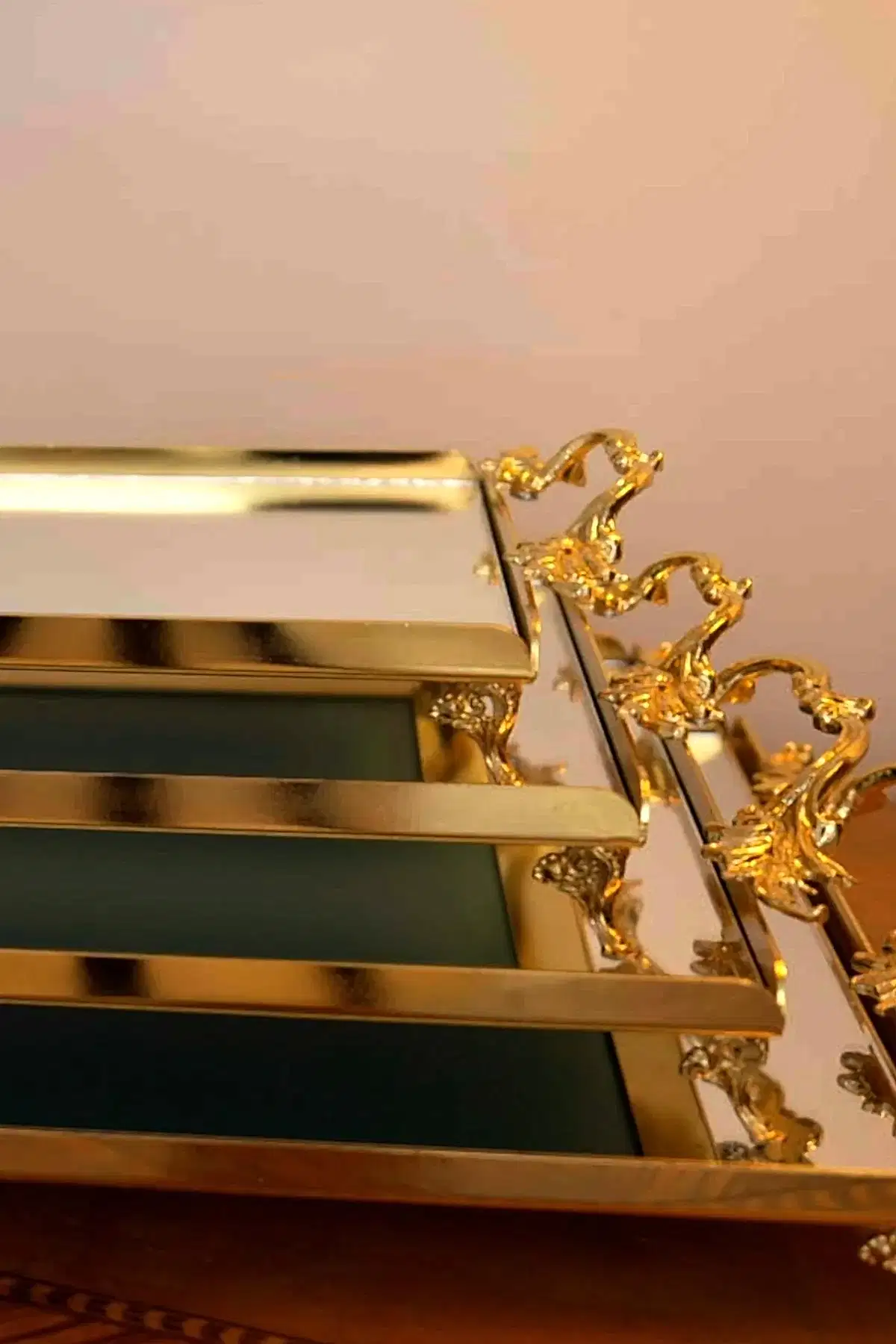 Mabel Zarif Kulplu Altın Orta Tepsi (32 x 22 cm) - Nazik Home - Yuvama Değer!