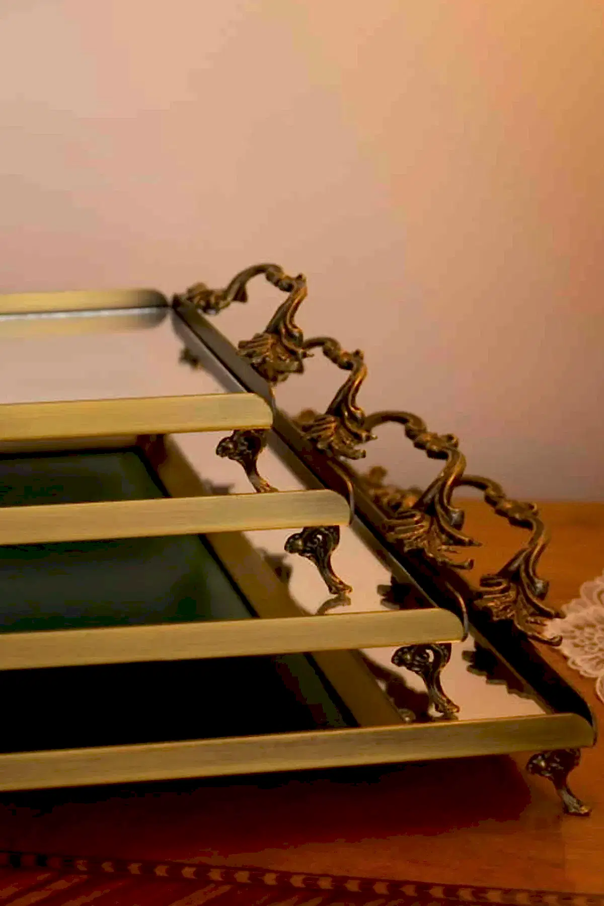 Mabel Zarif Kulplu Eskitme Küçük Tepsi (26 x 18 cm) - Nazik Home - Yuvama Değer!