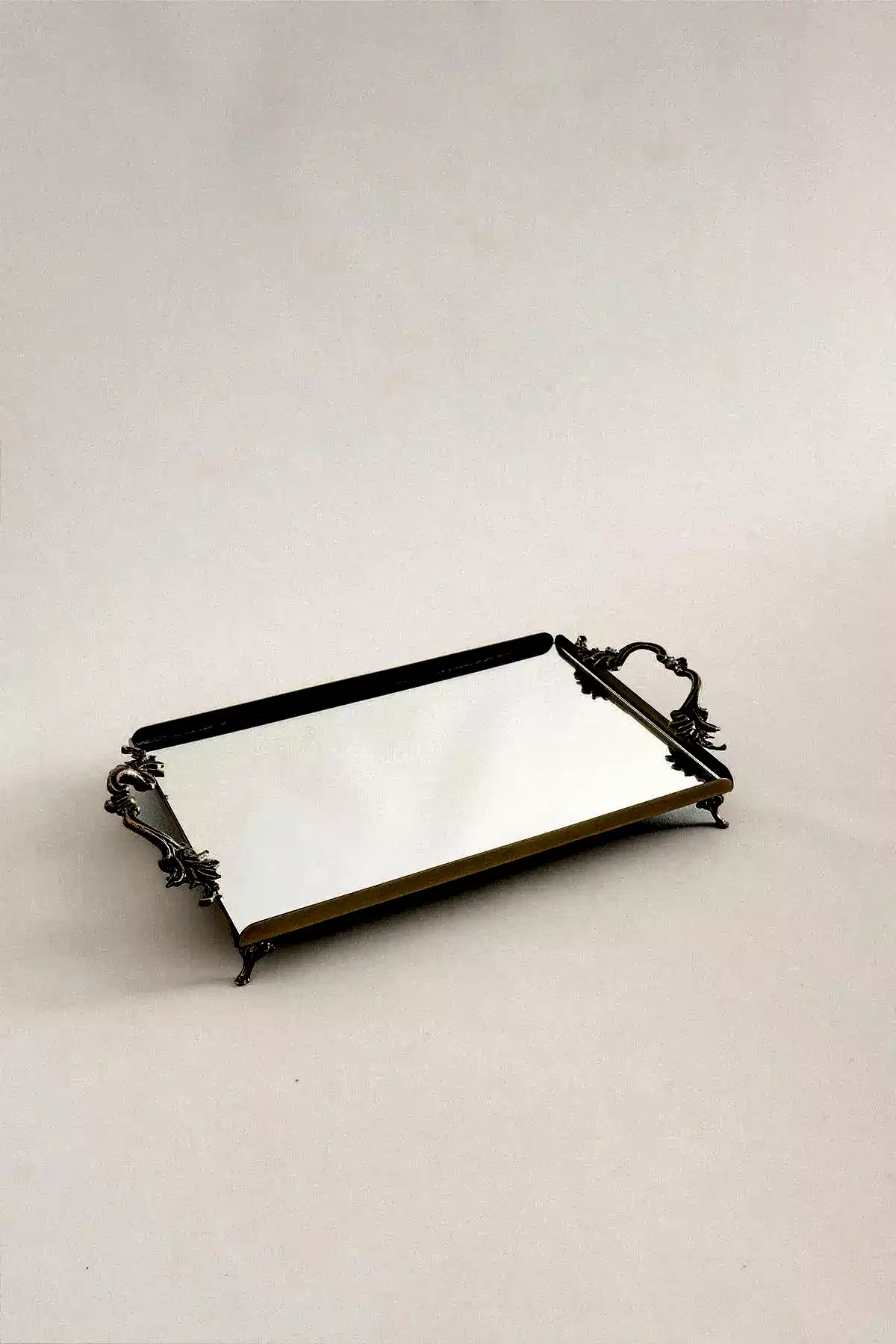 Mabel Zarif Kulplu Eskitme Orta Tepsi (32 x 22 cm) - Nazik Home - Yuvama Değer!