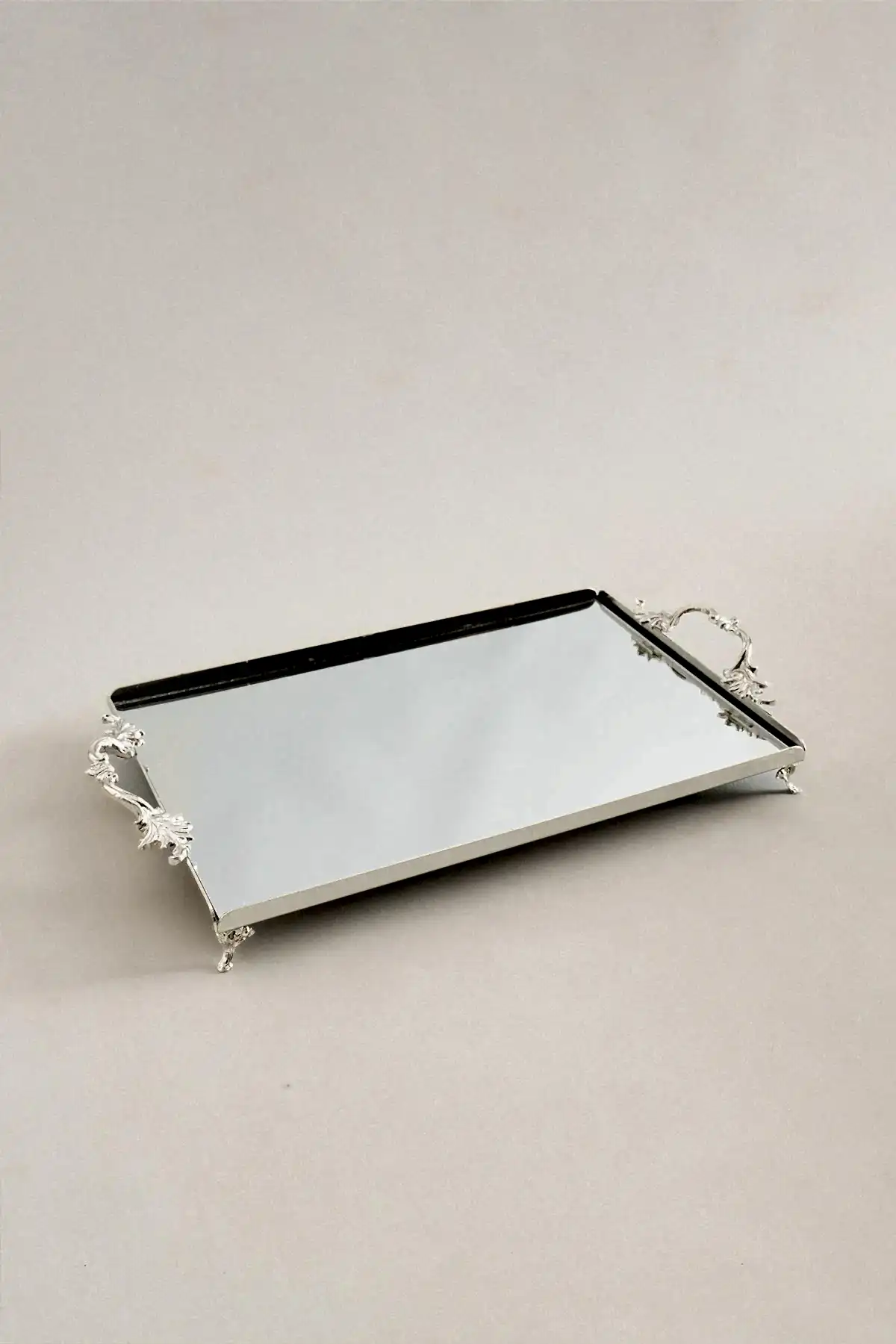 Mabel Zarif Kulplu Gümüş Büyük Tepsi (40 x 26 cm) - Nazik Home - Yuvama Değer!