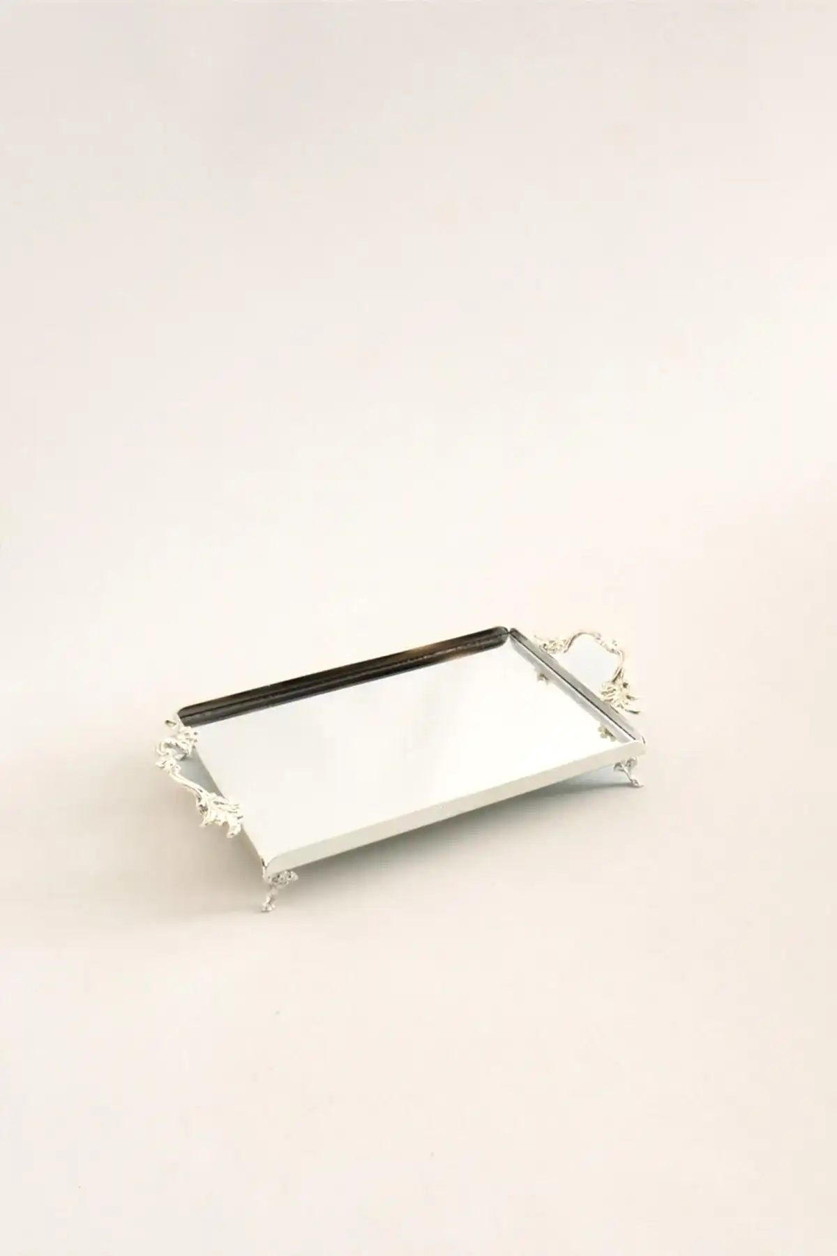 Mabel Zarif Kulplu Gümüş Küçük Tepsi (26 x 18 cm) - Nazik Home - Yuvama Değer!