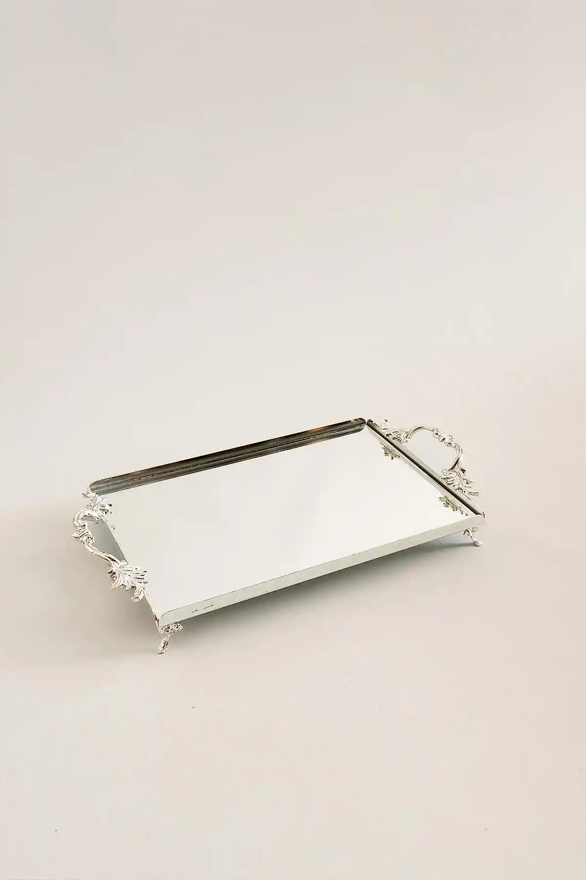 Mabel Zarif Kulplu Gümüş Orta Tepsi (32 x 22 cm) - Nazik Home - Yuvama Değer!