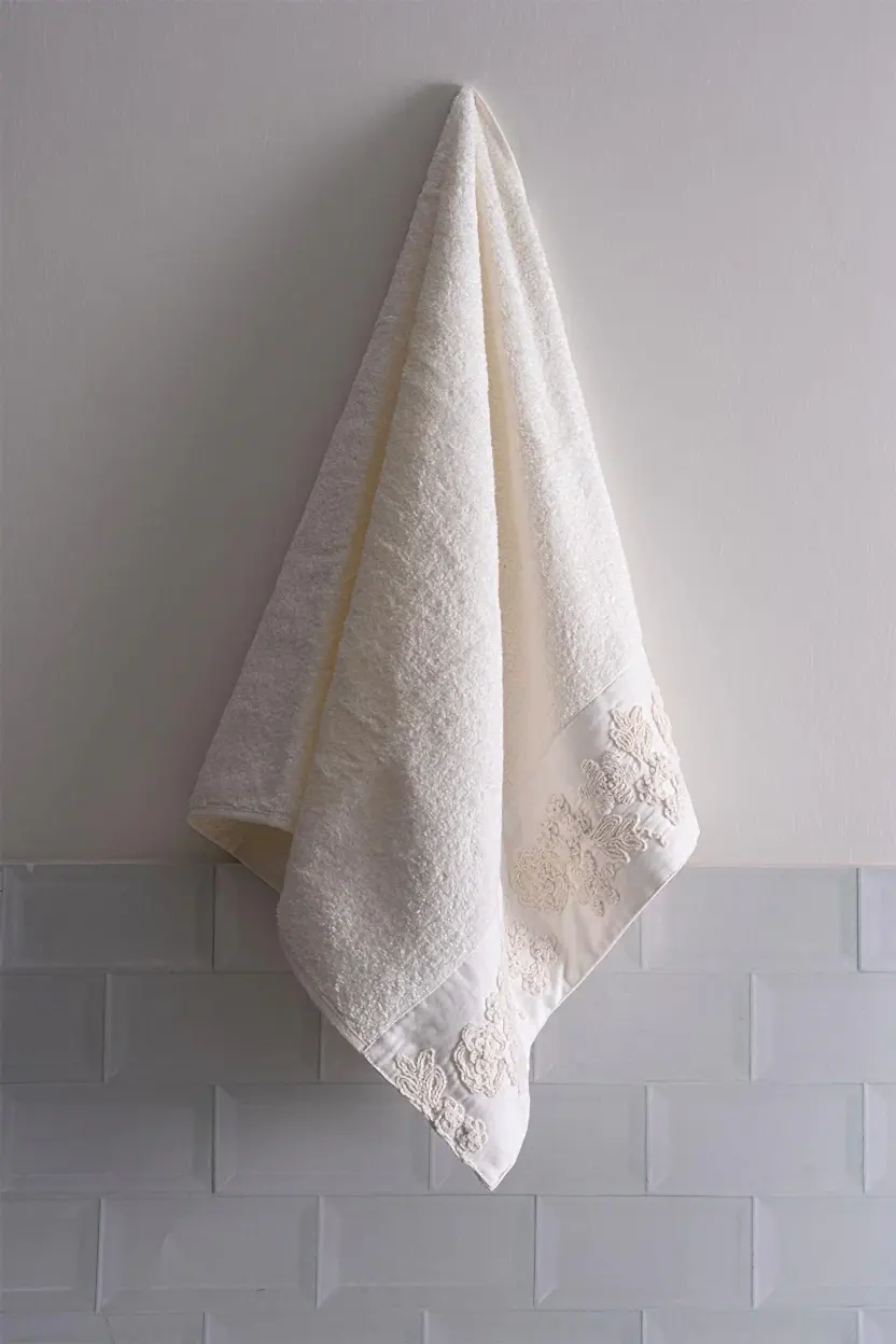 Madeira 3 Boyutlu Örgü Çiçek İşlemeli El Havlusu (30 x 50 cm)