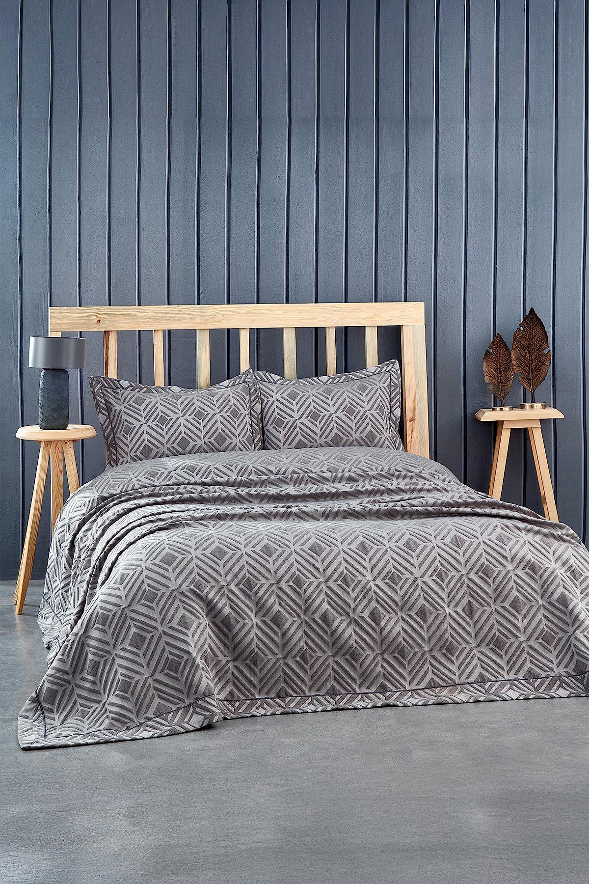 Malta Geometrik Desenli Jakarlı Çift Kişilik Yatak Örtüsü - Nazik Home - Yuvama Değer!