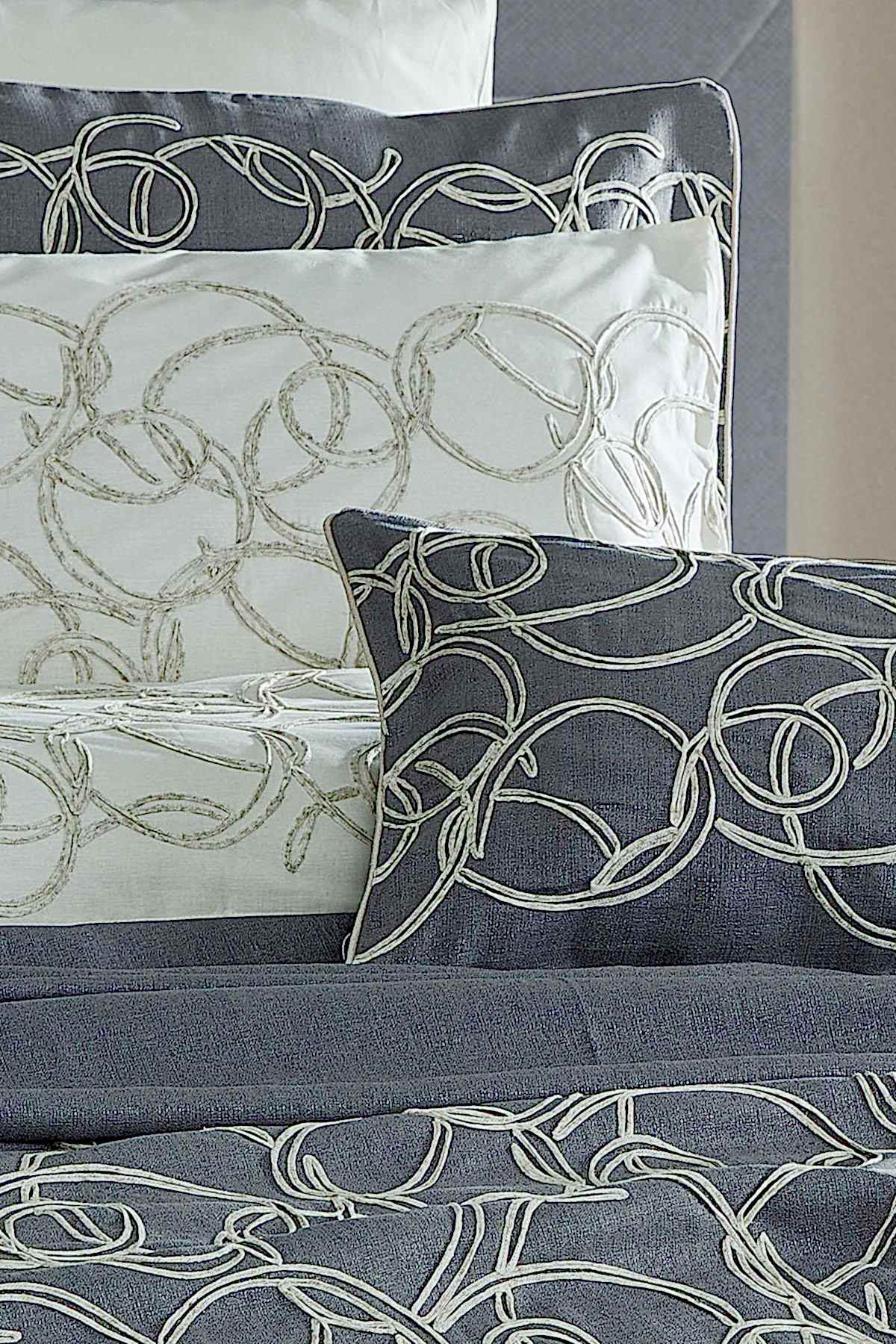 Mathilda Nakışlı Çift Kişilik 10 Parça Nevresim + Pike Set