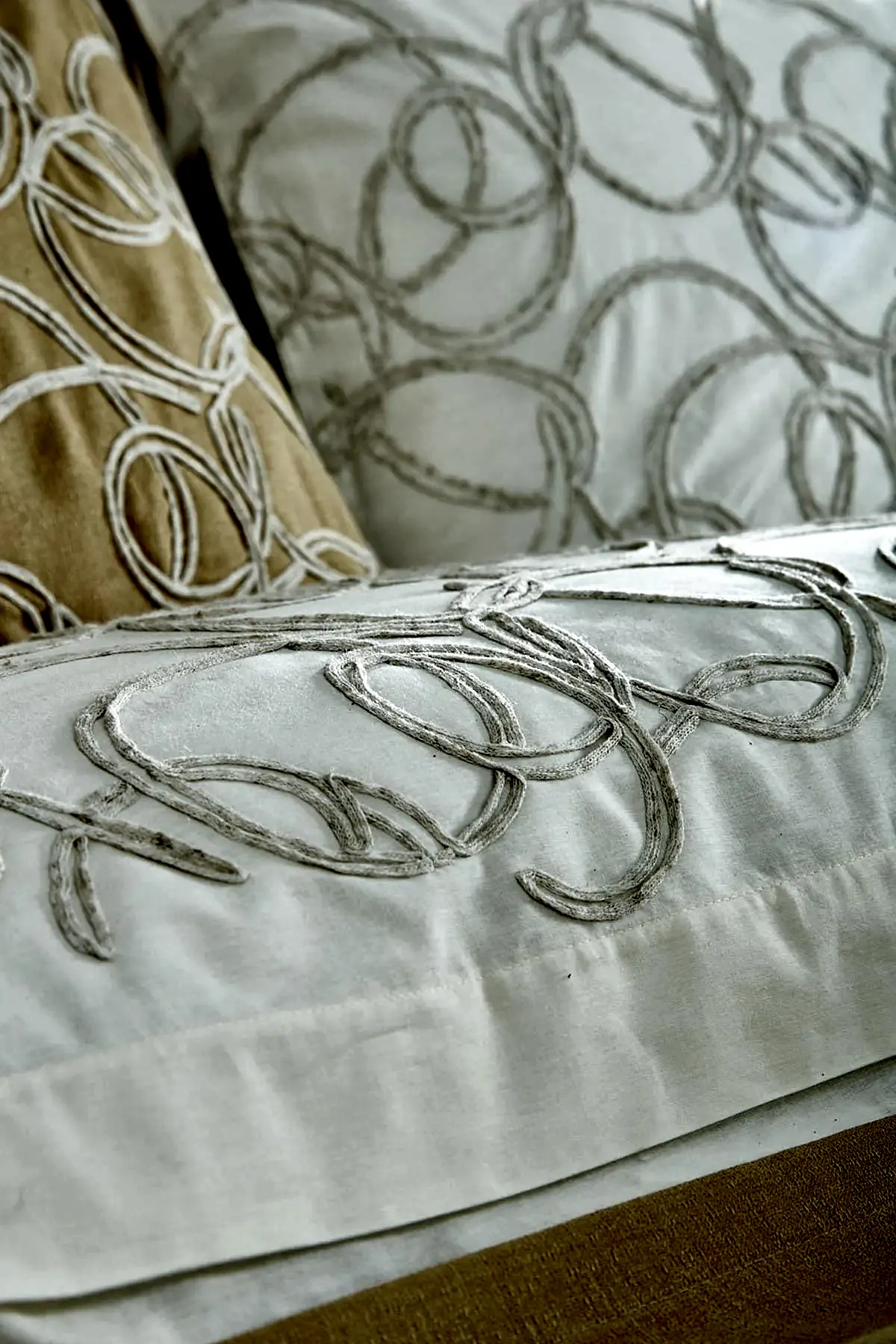 Mathilda Nakışlı Çift Kişilik 10 Parça Nevresim + Pike Set