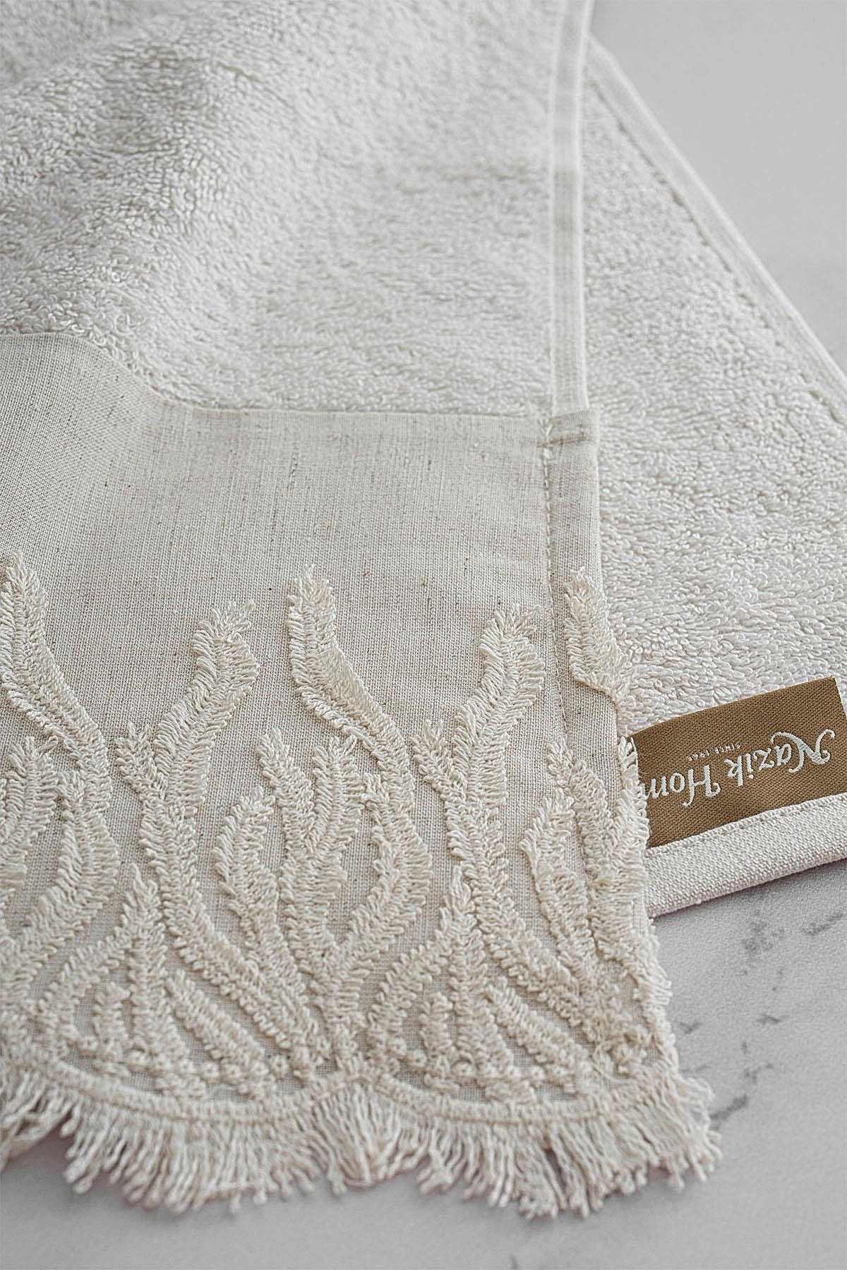 Mercan İşlemeli Püsküllü Banyo Havlusu (90 x 150 cm)