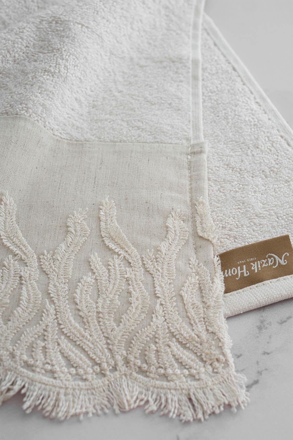 Mercan İşlemeli Püsküllü El Havlusu (30 x 50 cm)