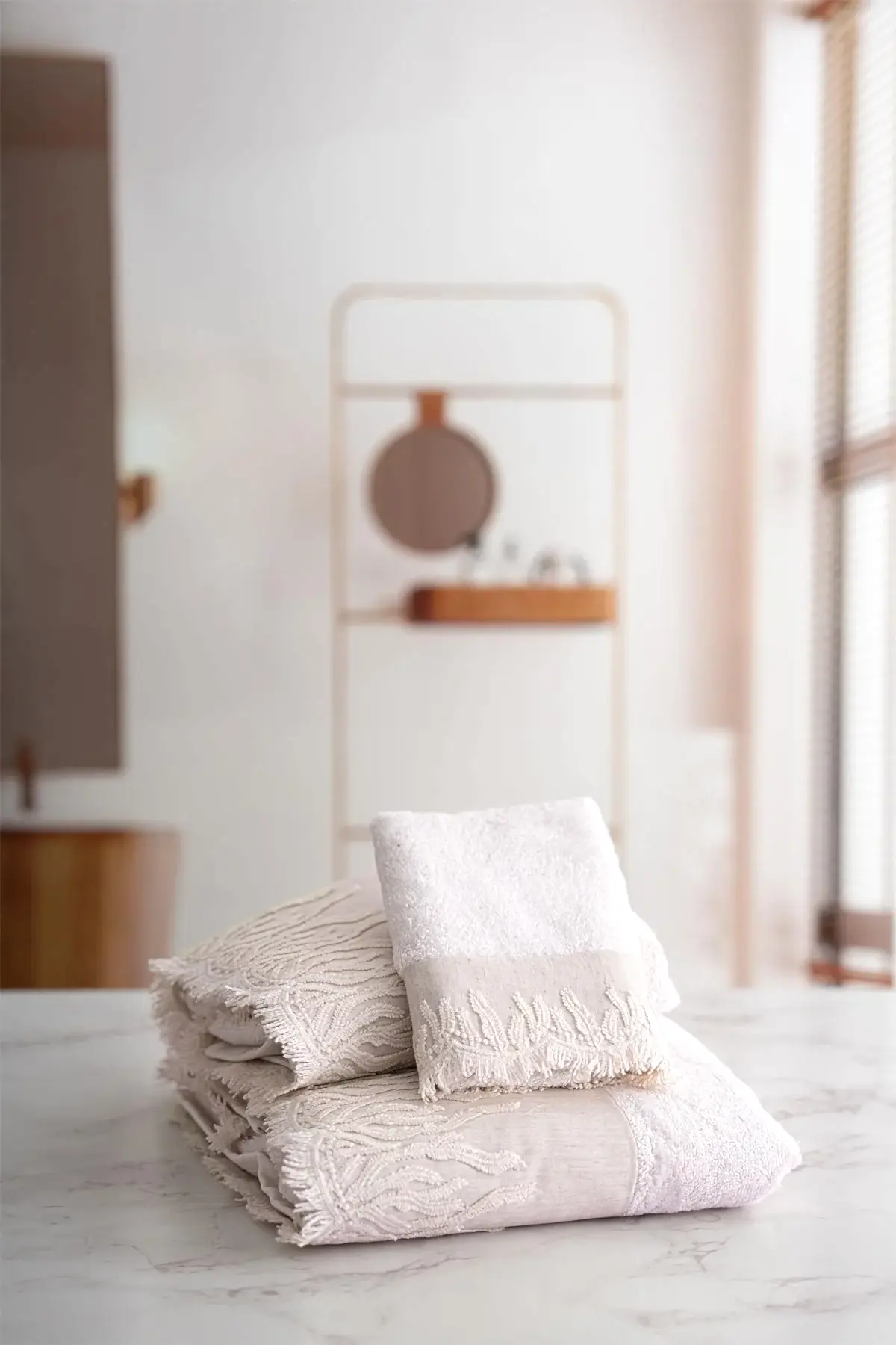 Mercan İşlemeli Püsküllü El Havlusu (30 x 50 cm)