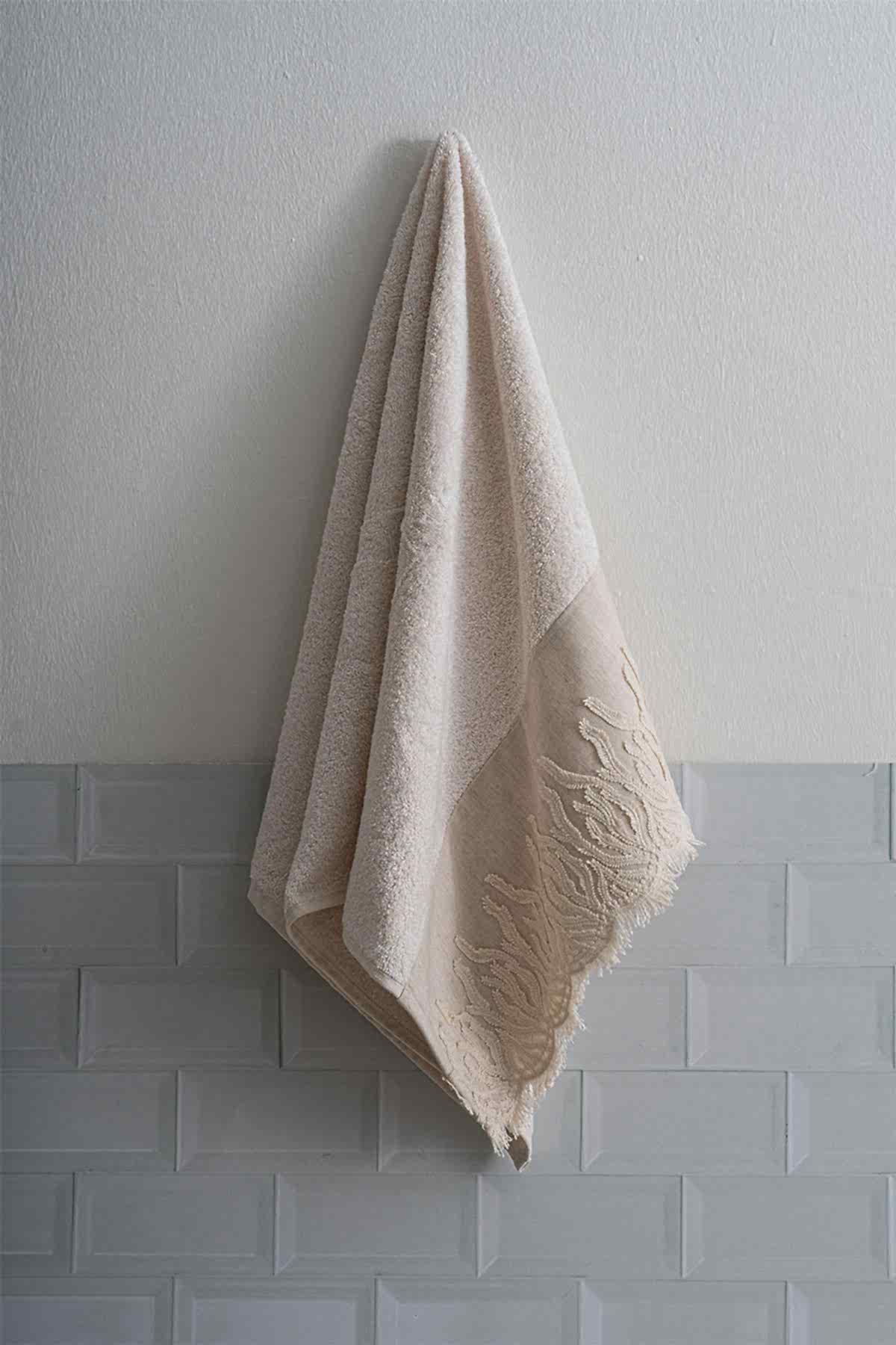 Mercan İşlemeli Püsküllü Yüz Havlusu (50 x 90 cm)