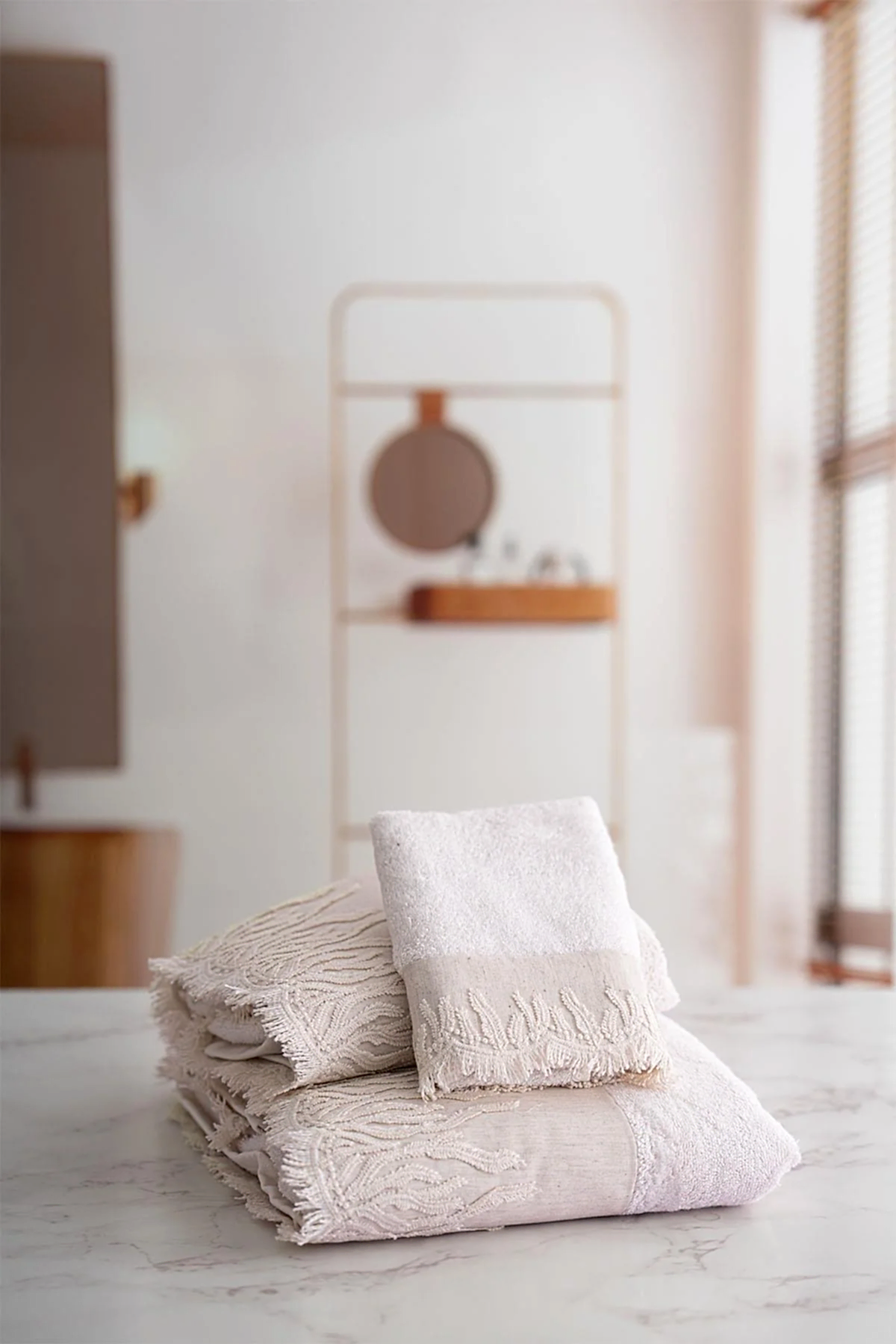 Mercan İşlemeli Püsküllü Yüz Havlusu (50 x 90 cm)