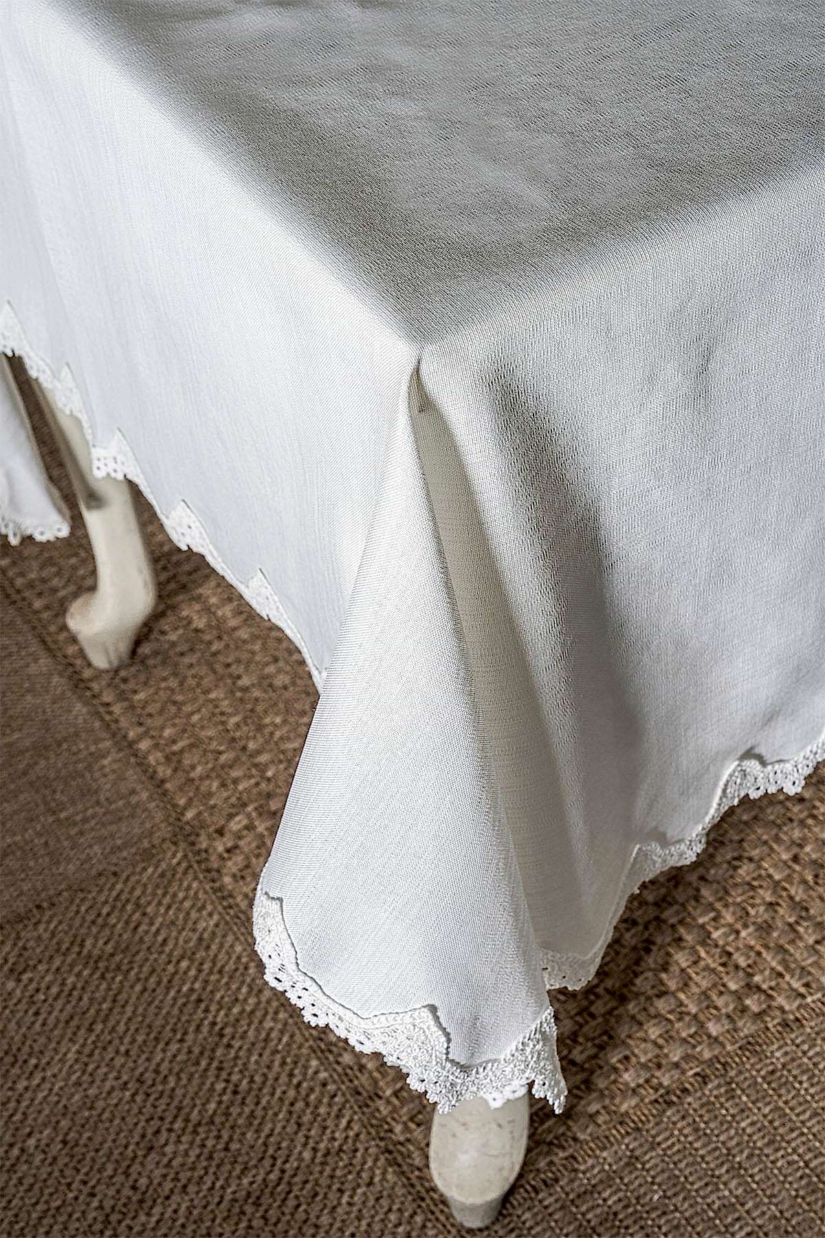 Mine Nakışlı Leke Tutmaz Dertsiz Masa Örtüsü (150 x 250 cm)