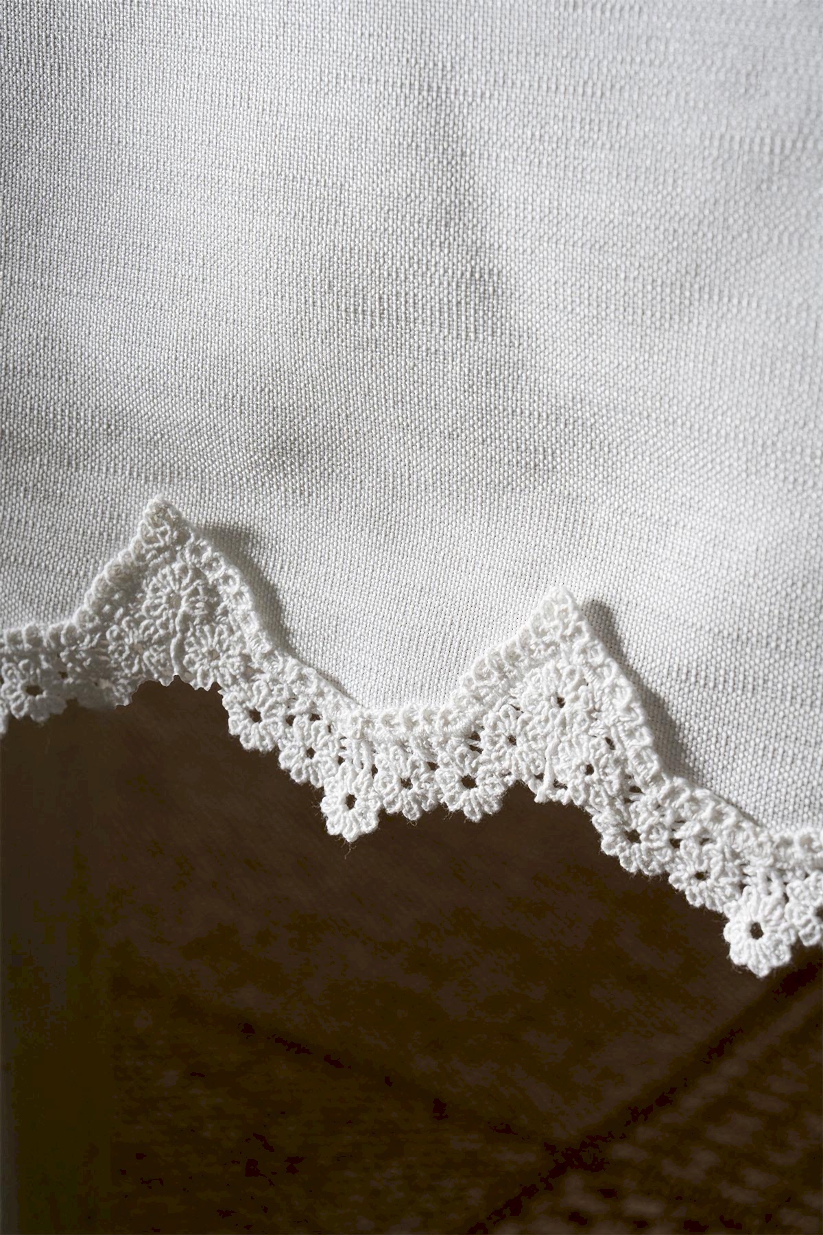 Mine Nakışlı Leke Tutmaz Dertsiz Masa Örtüsü (150 x 250 cm)