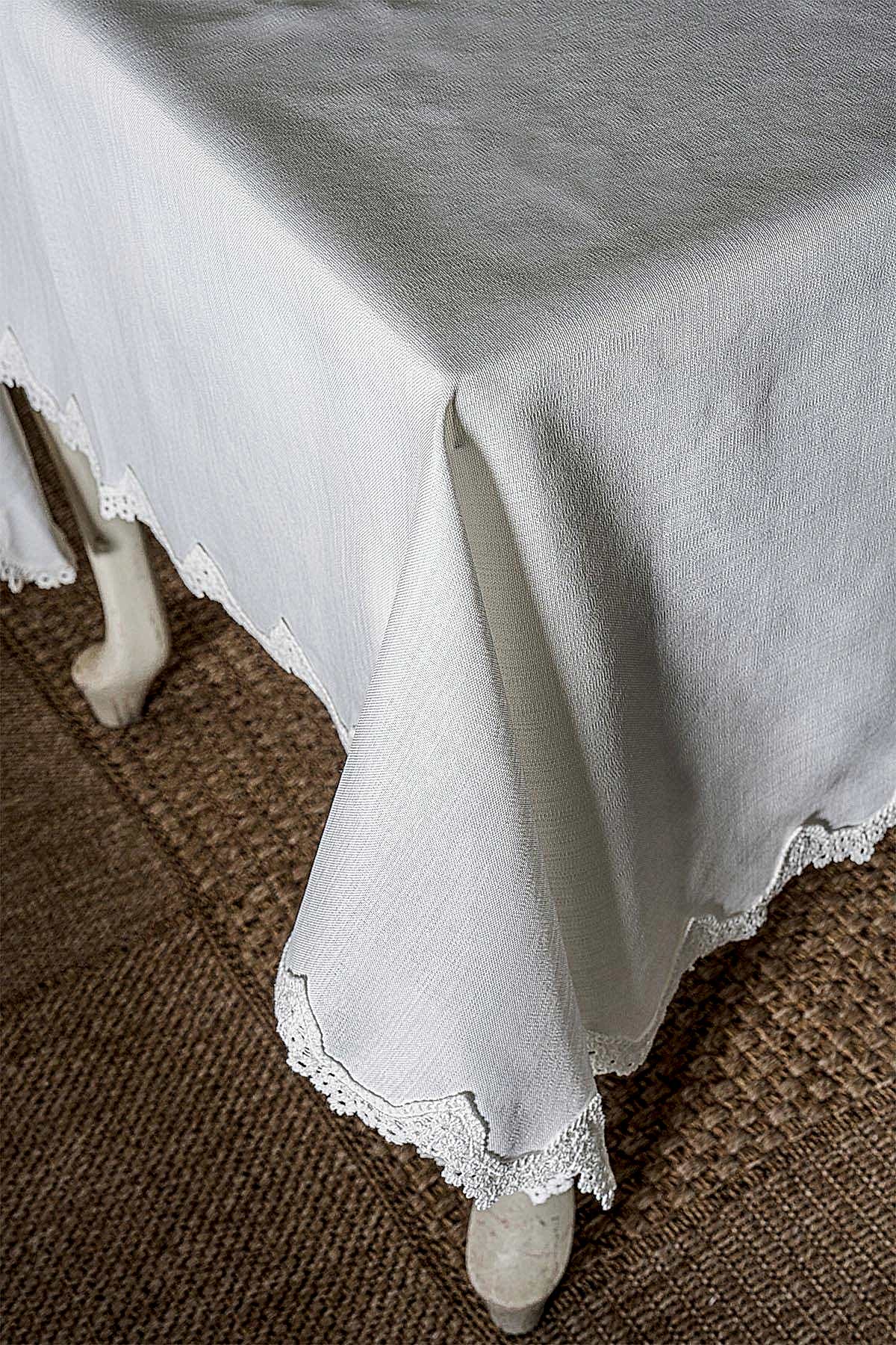 Mine Nakışlı Leke Tutmaz Dertsiz Masa Örtüsü (150 x 250 cm)