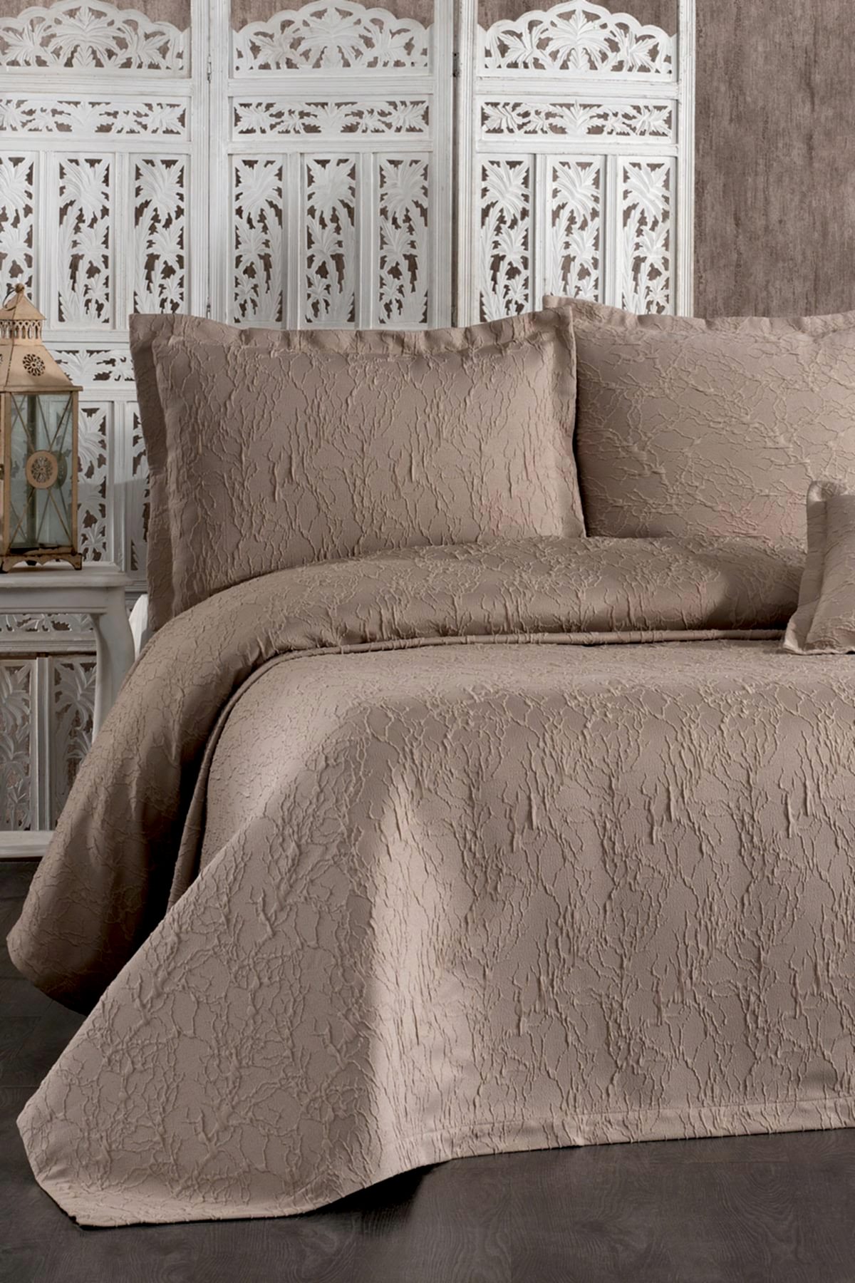 Mitra İşlemeli Tek Kişilik Yatak Örtüsü