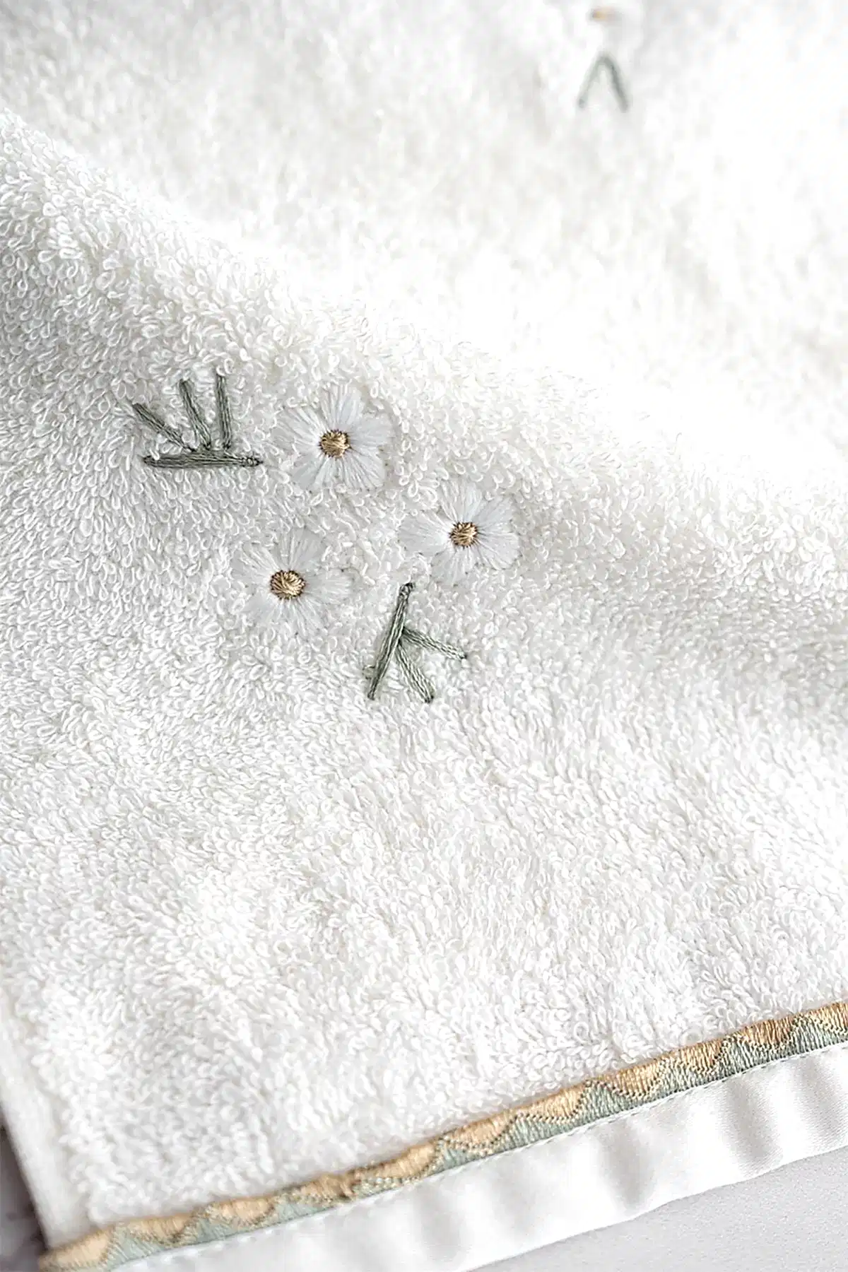 Nadia Papatya Nakışlı El Havlusu (30 x 50 cm)