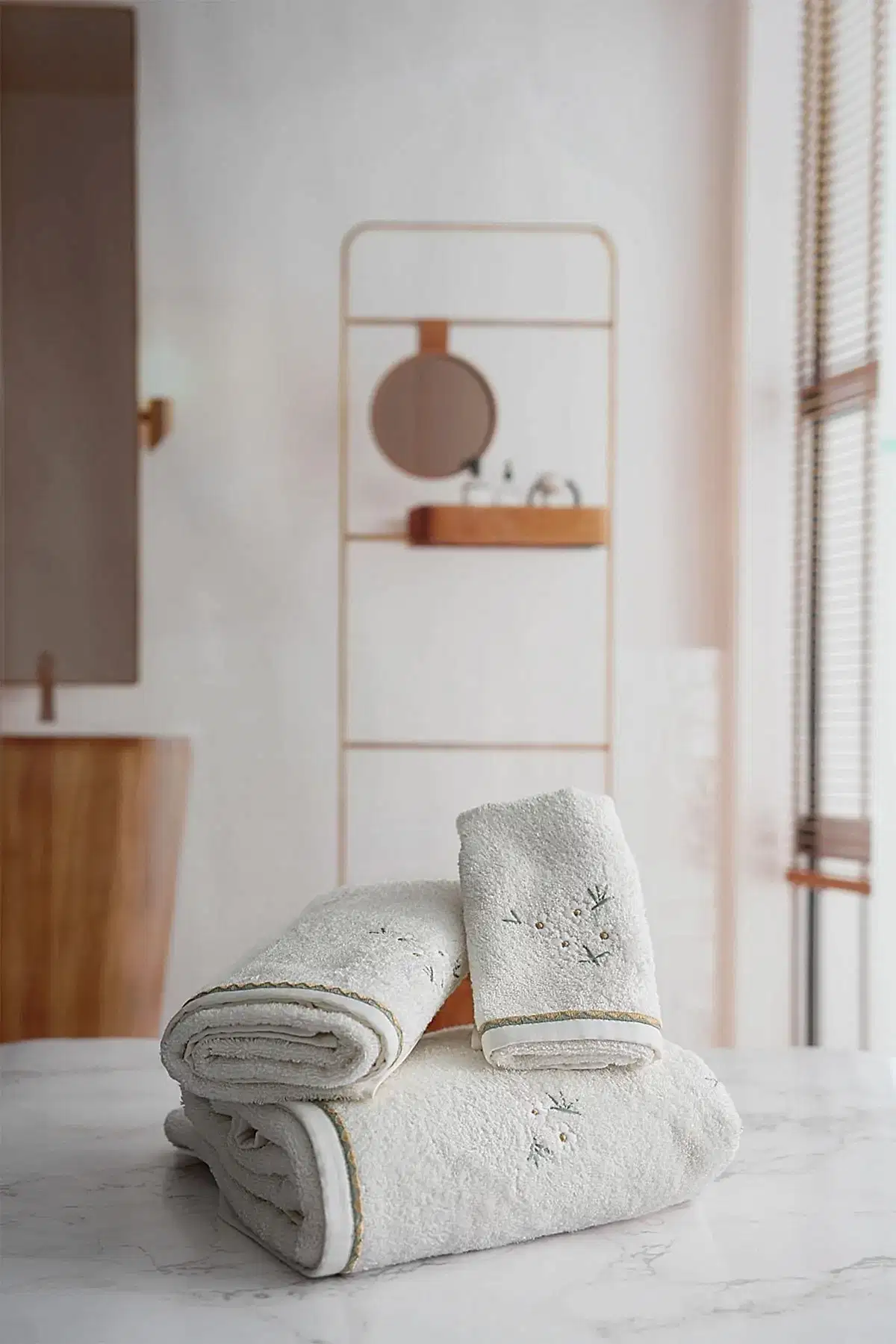 Nadia Papatya Nakışlı El Havlusu (30 x 50 cm)