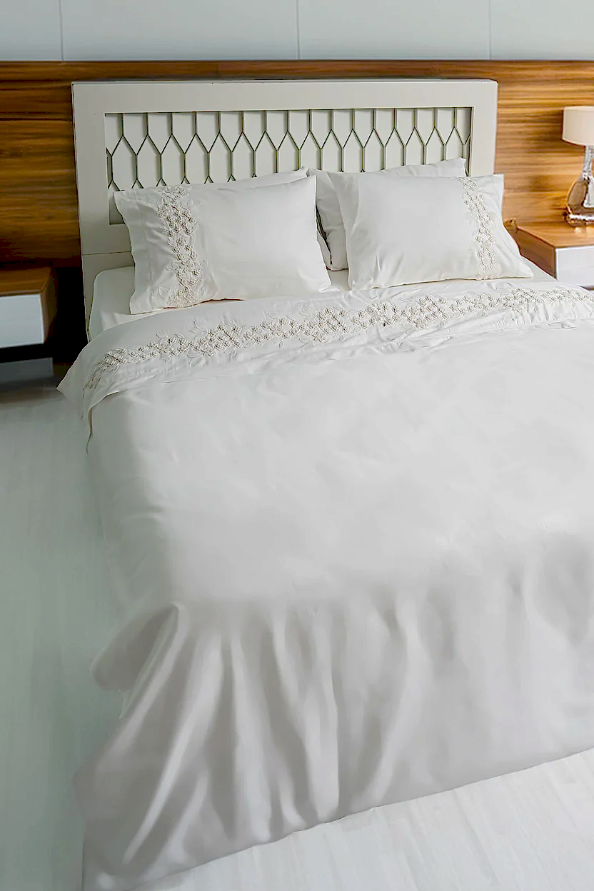 Otantik Çiçek Nakışlı Pamuk Saten Çift Kişilik 6 Parça Nevresim Takımı