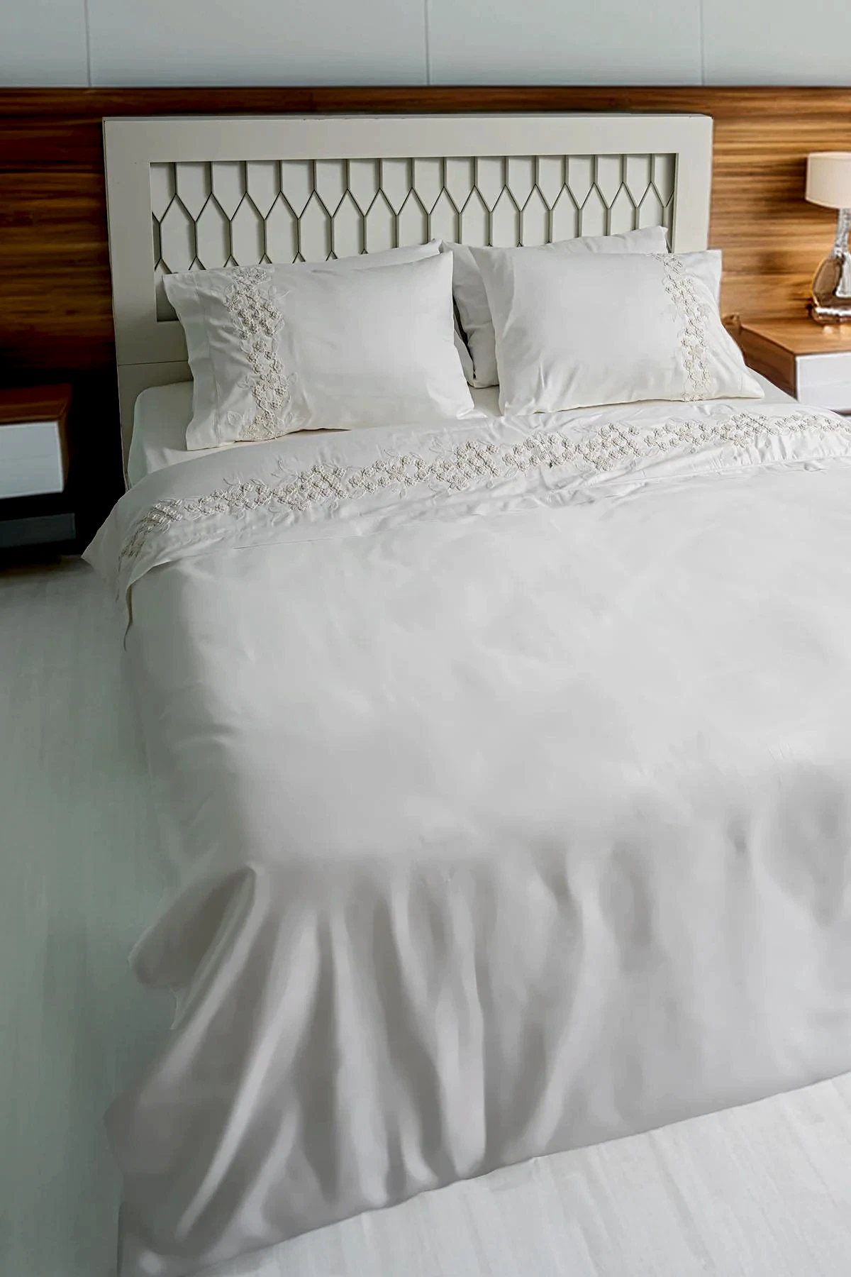 Otantik Çiçek Nakışlı Pamuk Saten Çift Kişilik 6 Parça Nevresim Takımı