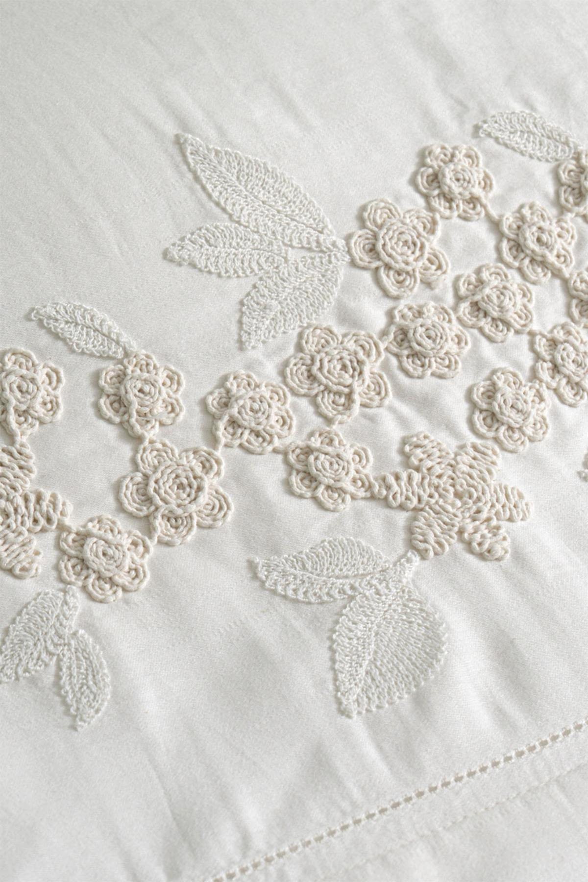 Otantik Çiçek Nakışlı Pamuk Saten Çift Kişilik 6 Parça Nevresim Takımı