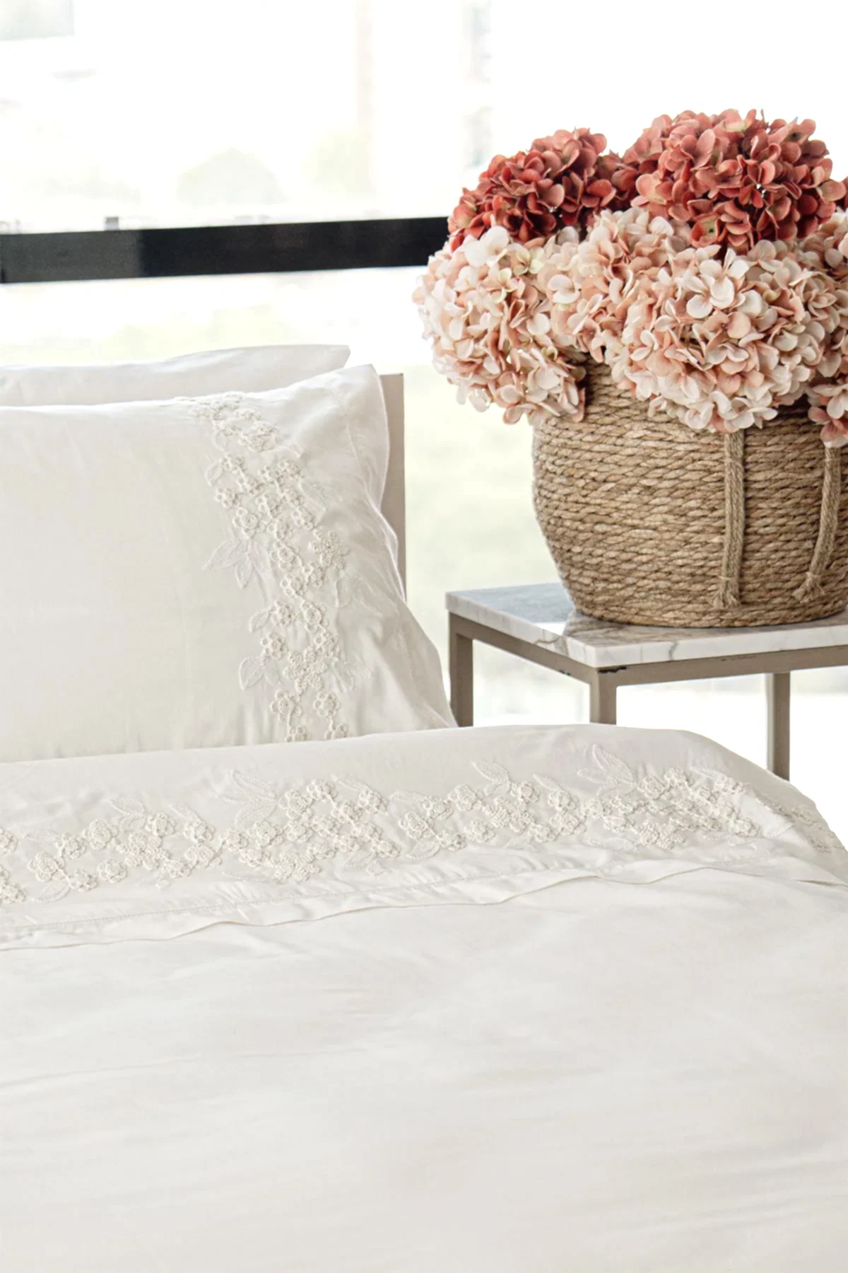 Otantik Çiçek Nakışlı Pamuk Saten Çift Kişilik 6 Parça Nevresim Takımı