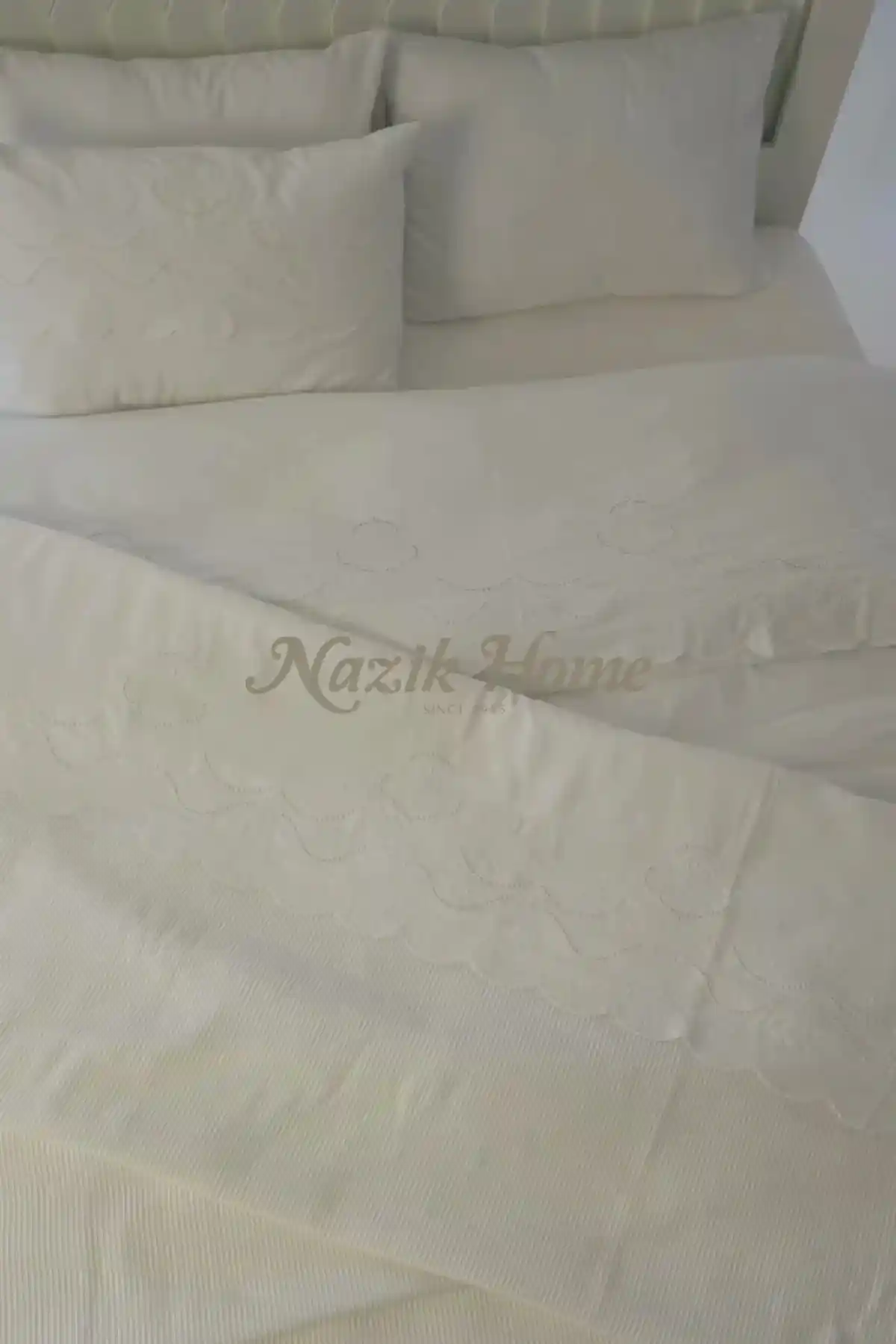 Hanzade Çiçek İşlemeli Çift Kişilik 7 Parça Nevresim + Pike Set