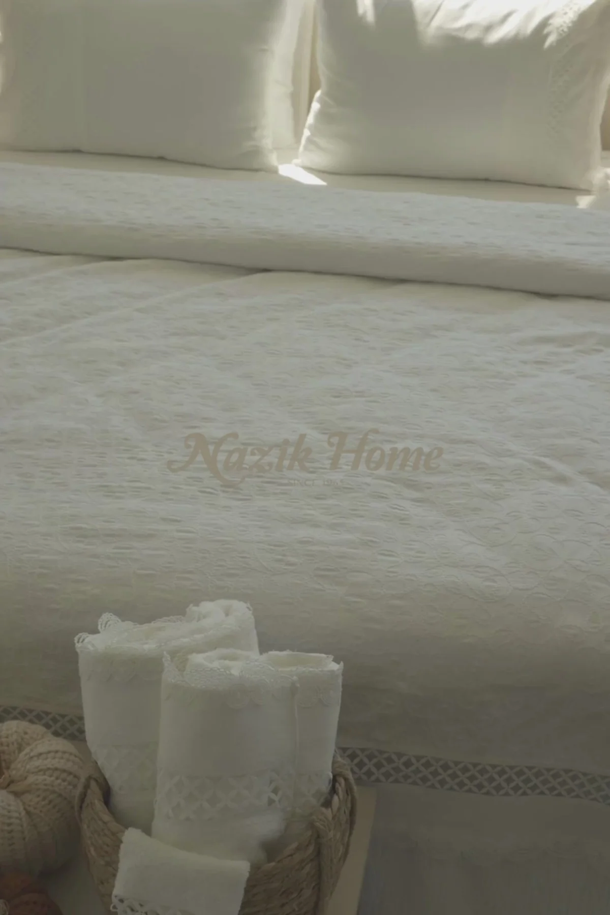 Queen İşlemeli Pamuk Saten Çift Kişilik 6 Parça Nevresim Takımı