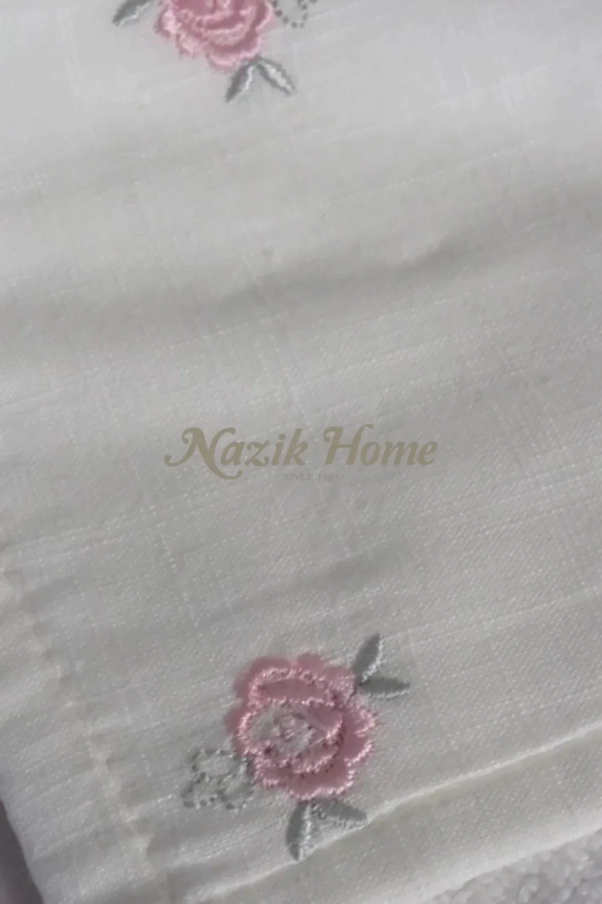 Flower Garden Gül Nakışlı El Havlusu (30 x 50 cm)