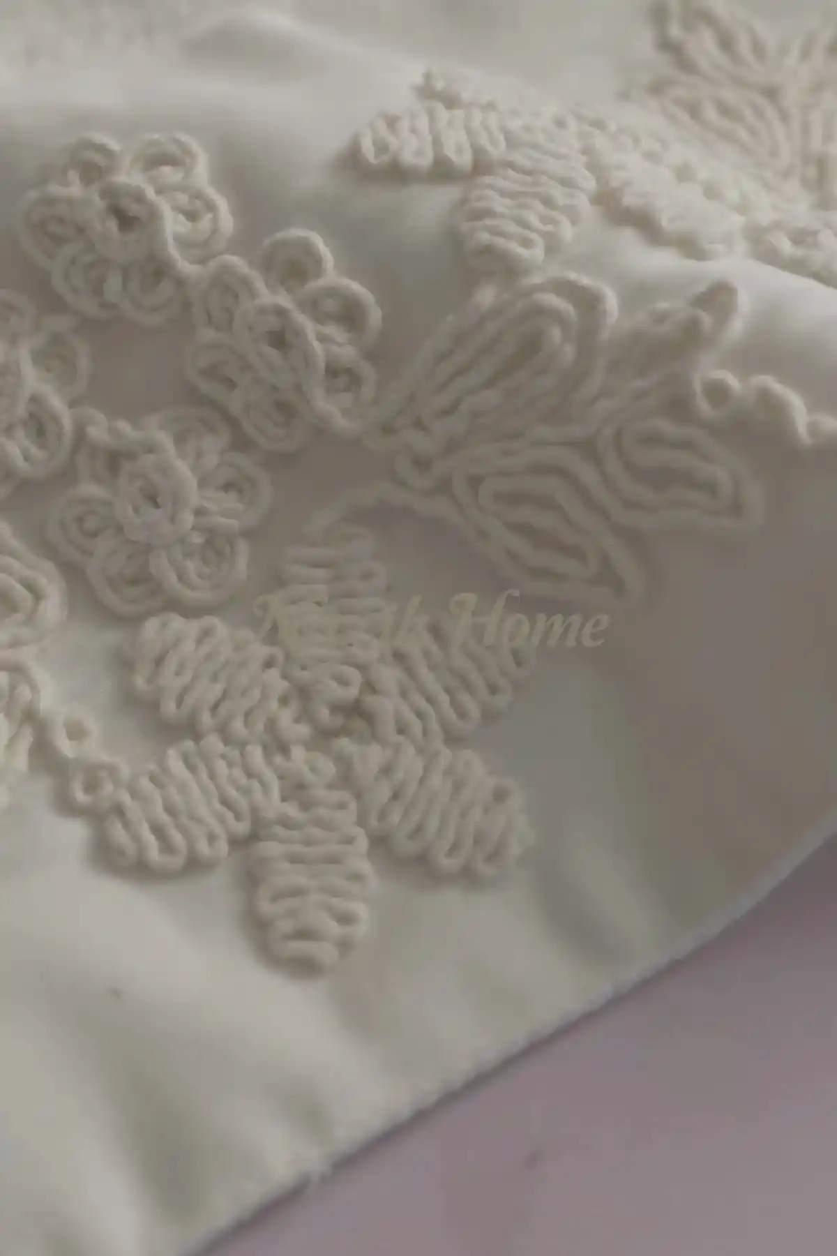 Madeira 3 Boyutlu Örgü Çiçek İşlemeli Yüz Havlusu (50 x 90 cm)