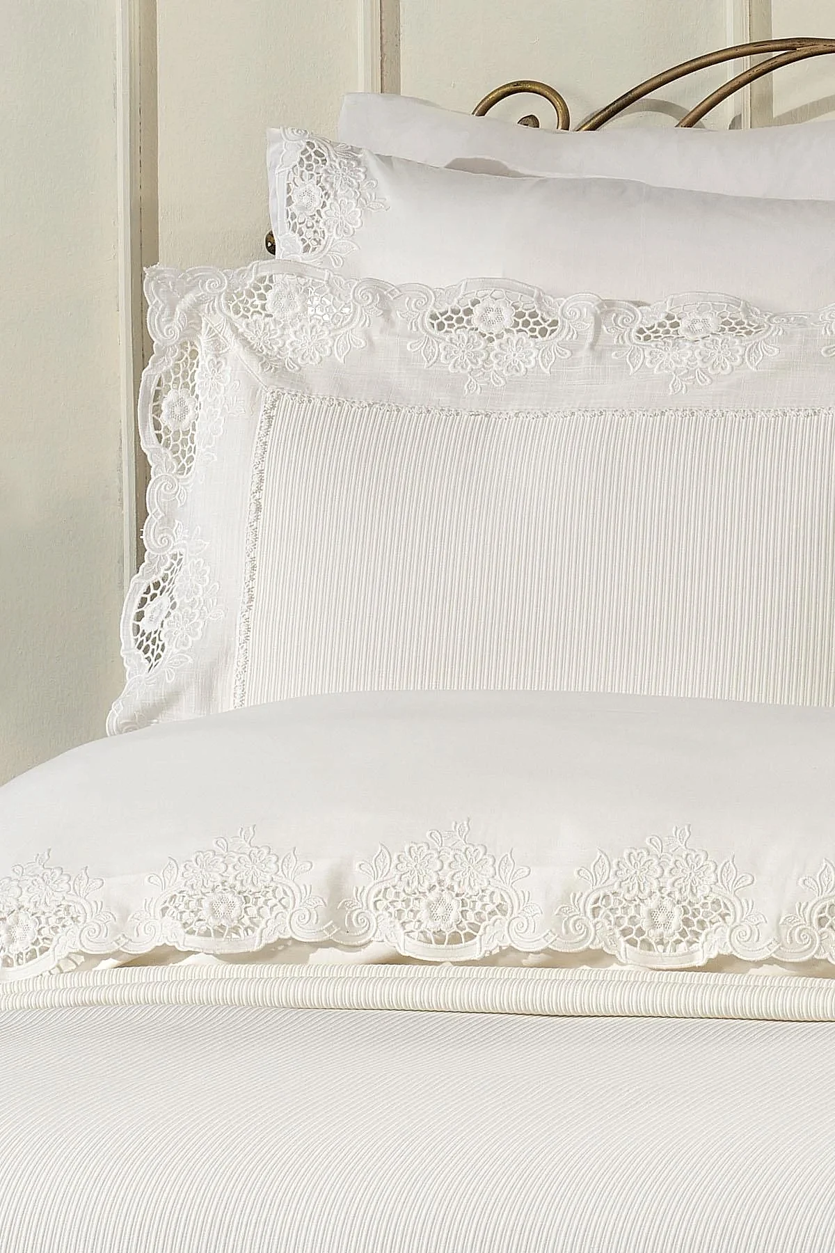 Puerta Çiçek İşlemeli Çift Kişilik 9 Parça Nevresim + Pike Set