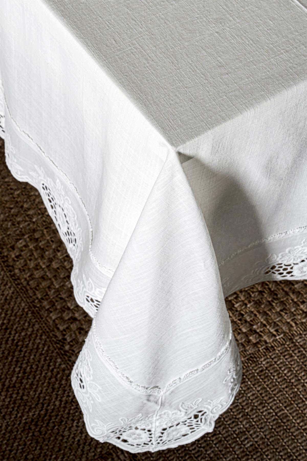 Puerta Çiçek İşlemeli Leke Tutmaz Dertsiz Kare Masa Örtüsü (100 x 100 cm)