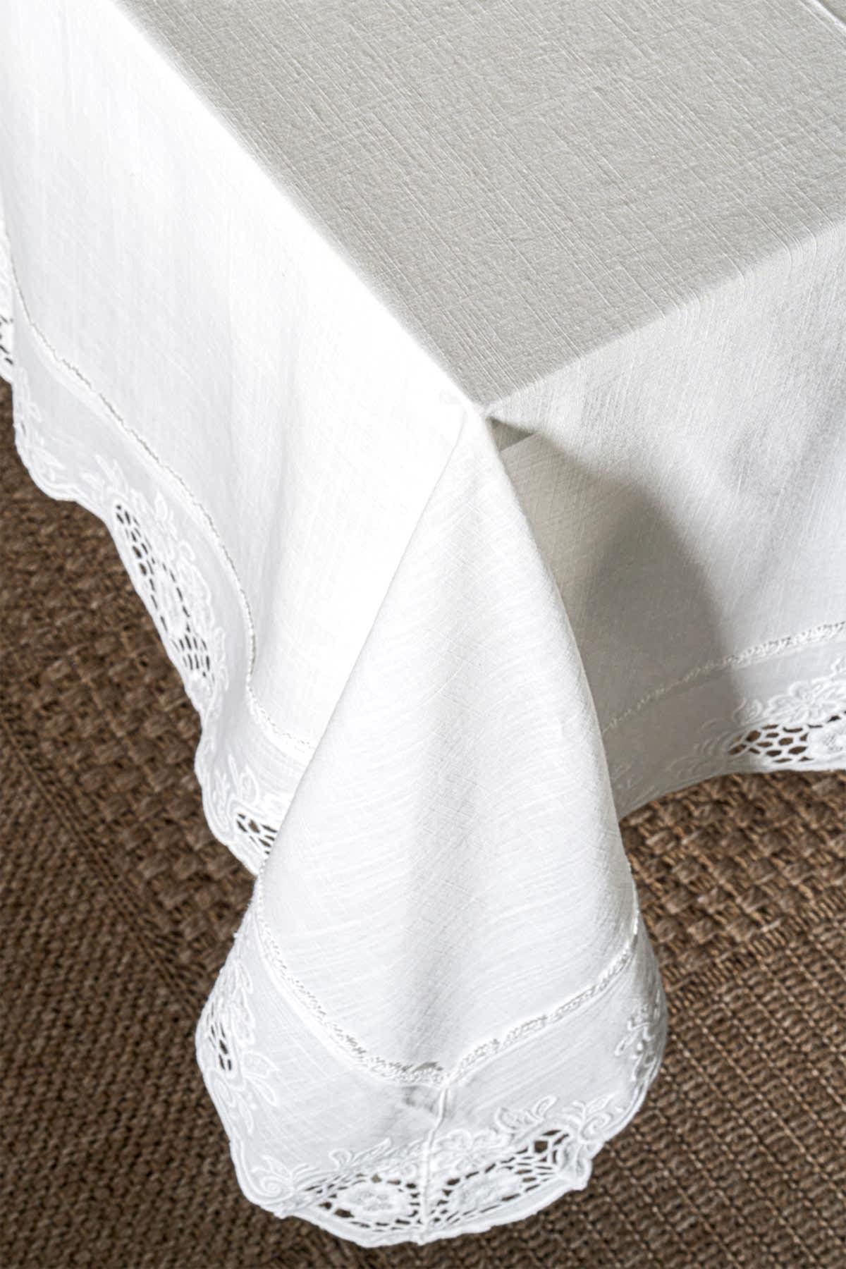 Puerta Çiçek İşlemeli Leke Tutmaz Dertsiz Kare Masa Örtüsü (160 x 160 cm)