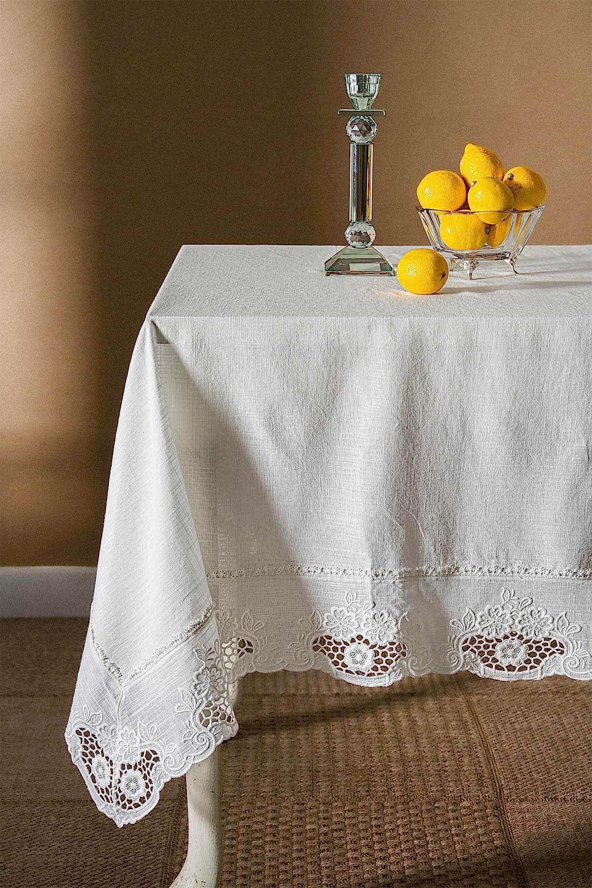 Puerta Çiçek İşlemeli Leke Tutmaz Dertsiz Masa Örtüsü (160 x 260 cm)