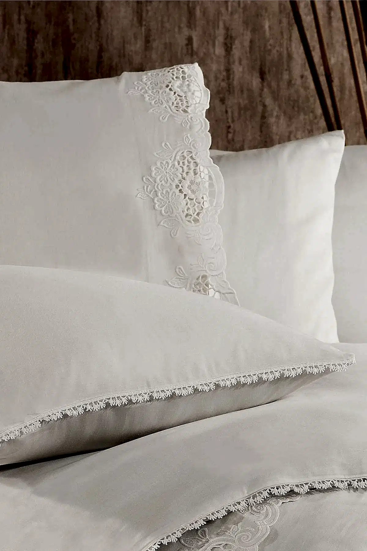 Puerta Çiçek İşlemeli Pamuk Saten Çift Kişilik 6 Parça Nevresim Takımı