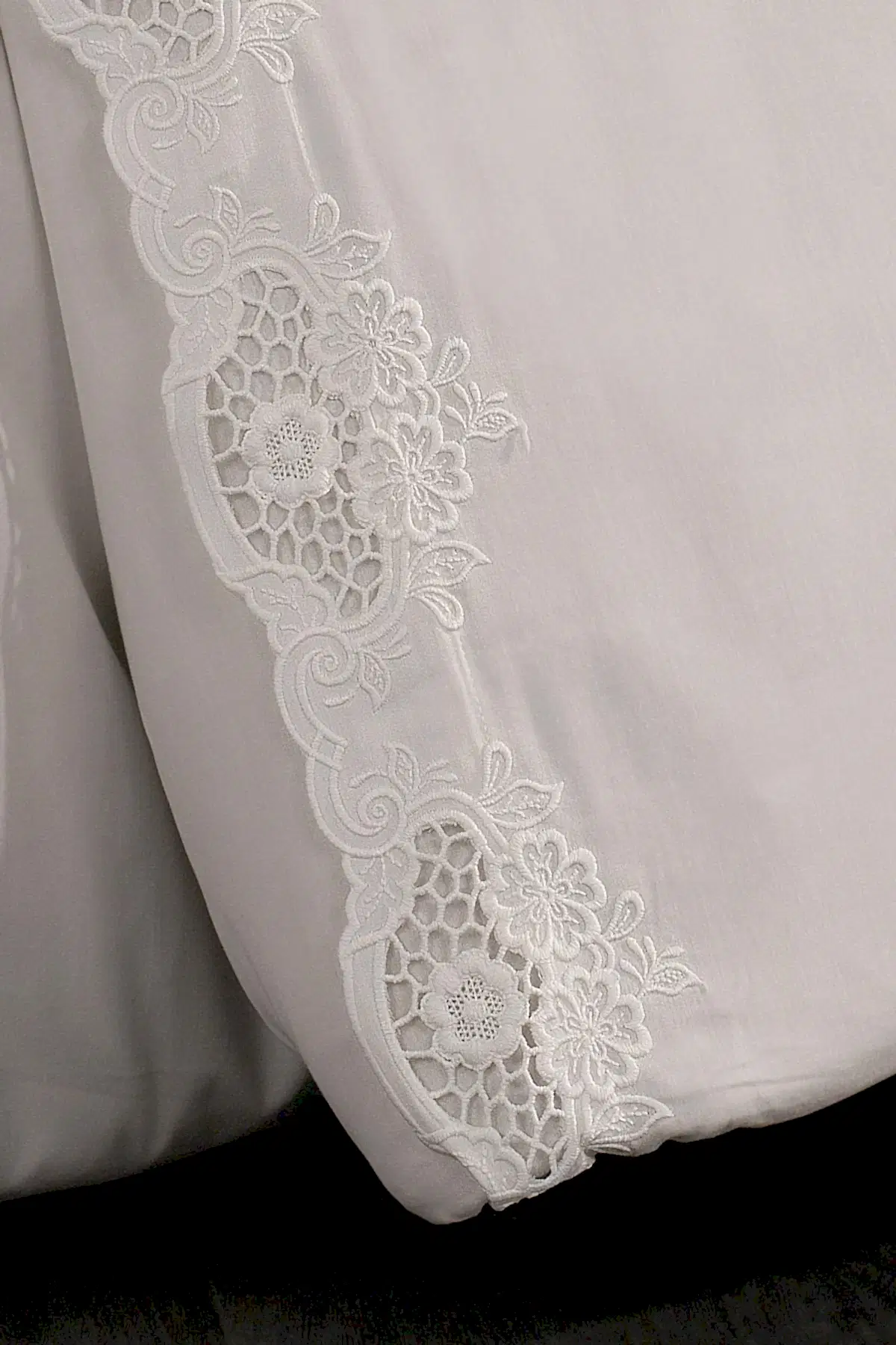 Puerta Çiçek İşlemeli Pamuk Saten Çift Kişilik 6 Parça Nevresim Takımı