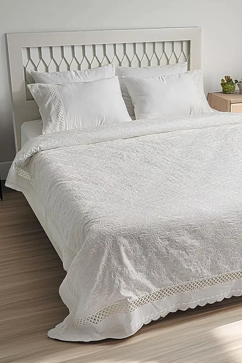 Queen İşlemeli Pamuk Saten Çift Kişilik 6 Parça Nevresim Takımı