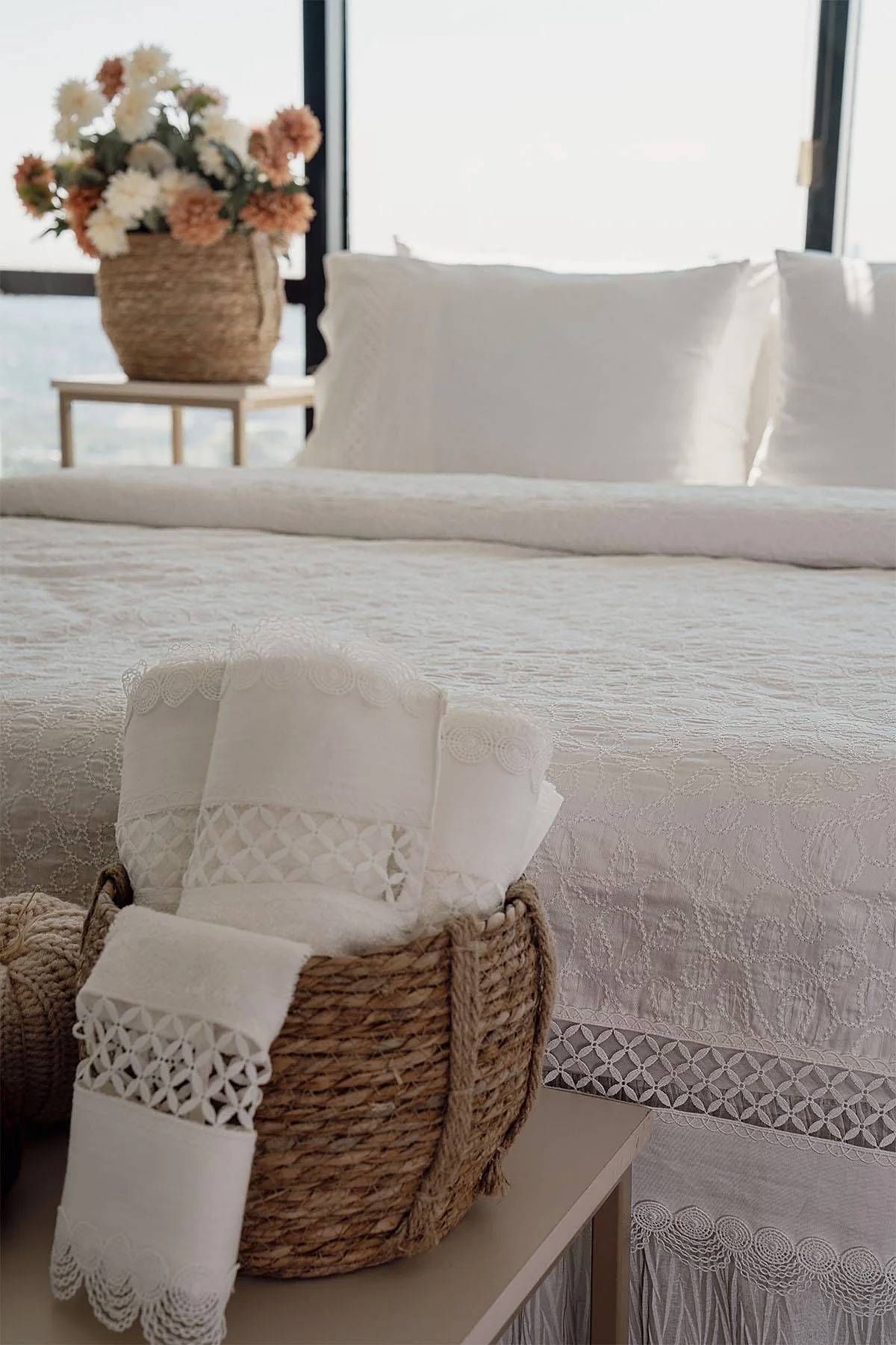 Queen İşlemeli Pamuk Saten Çift Kişilik 6 Parça Nevresim Takımı