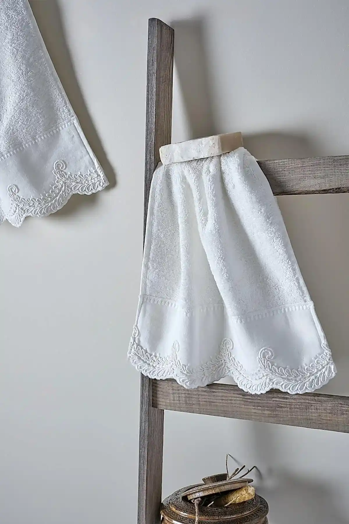 Ramos İşlemeli El Havlusu (30 x 50 cm) - Nazik Home - Yuvama Değer!