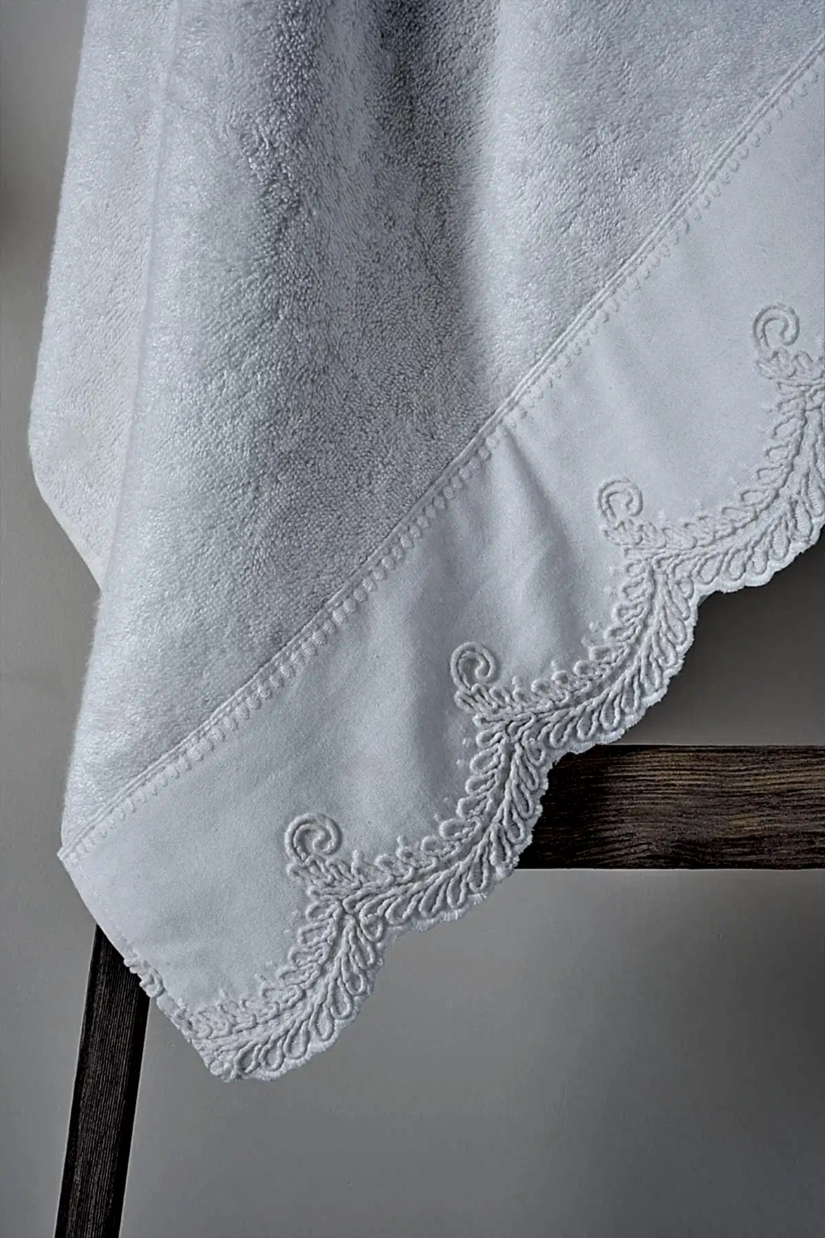 Ramos İşlemeli Yüz Havlusu (50 x 90 cm) - Nazik Home - Yuvama Değer!