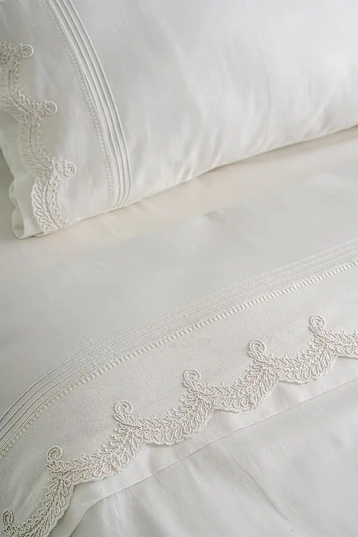 Ramos Nakış İşlemeli Pamuk Saten Çift Kişilik 6 Parça Nevresim Takımı