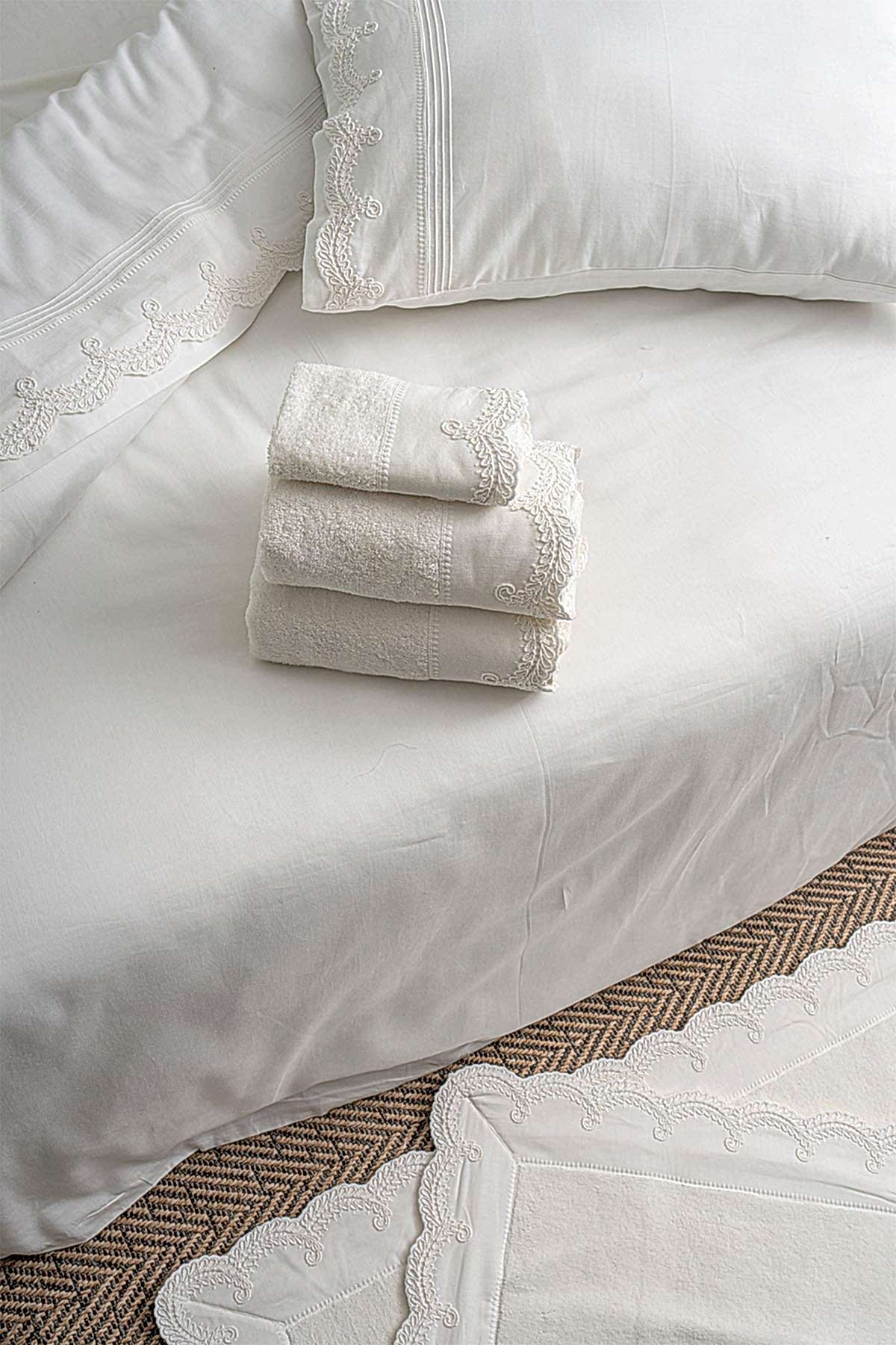 Ramos Nakış İşlemeli Pamuk Saten Çift Kişilik 6 Parça Nevresim Takımı