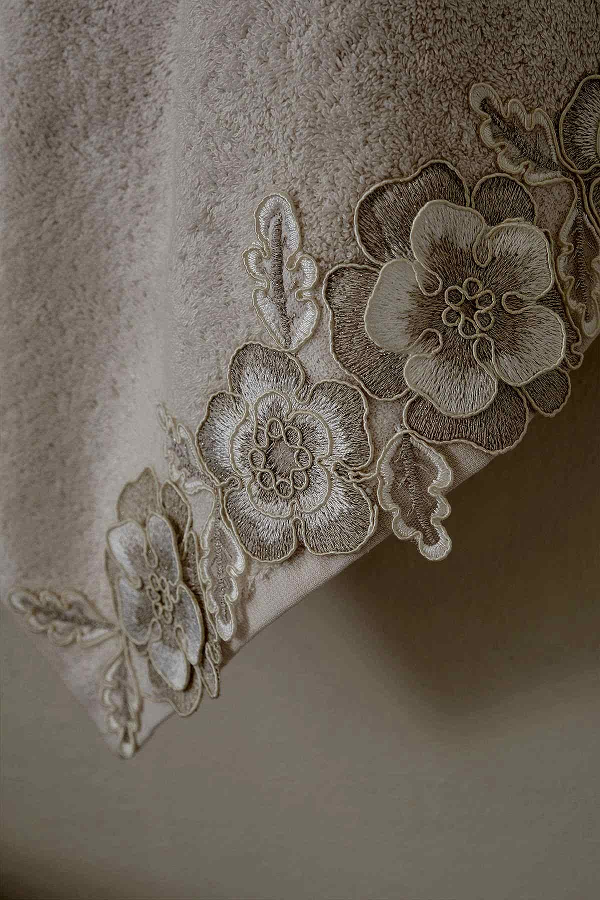 Sedef Çiçek Dantelli El Havlusu (30 x 50 cm) - Nazik Home - Yuvama Değer!