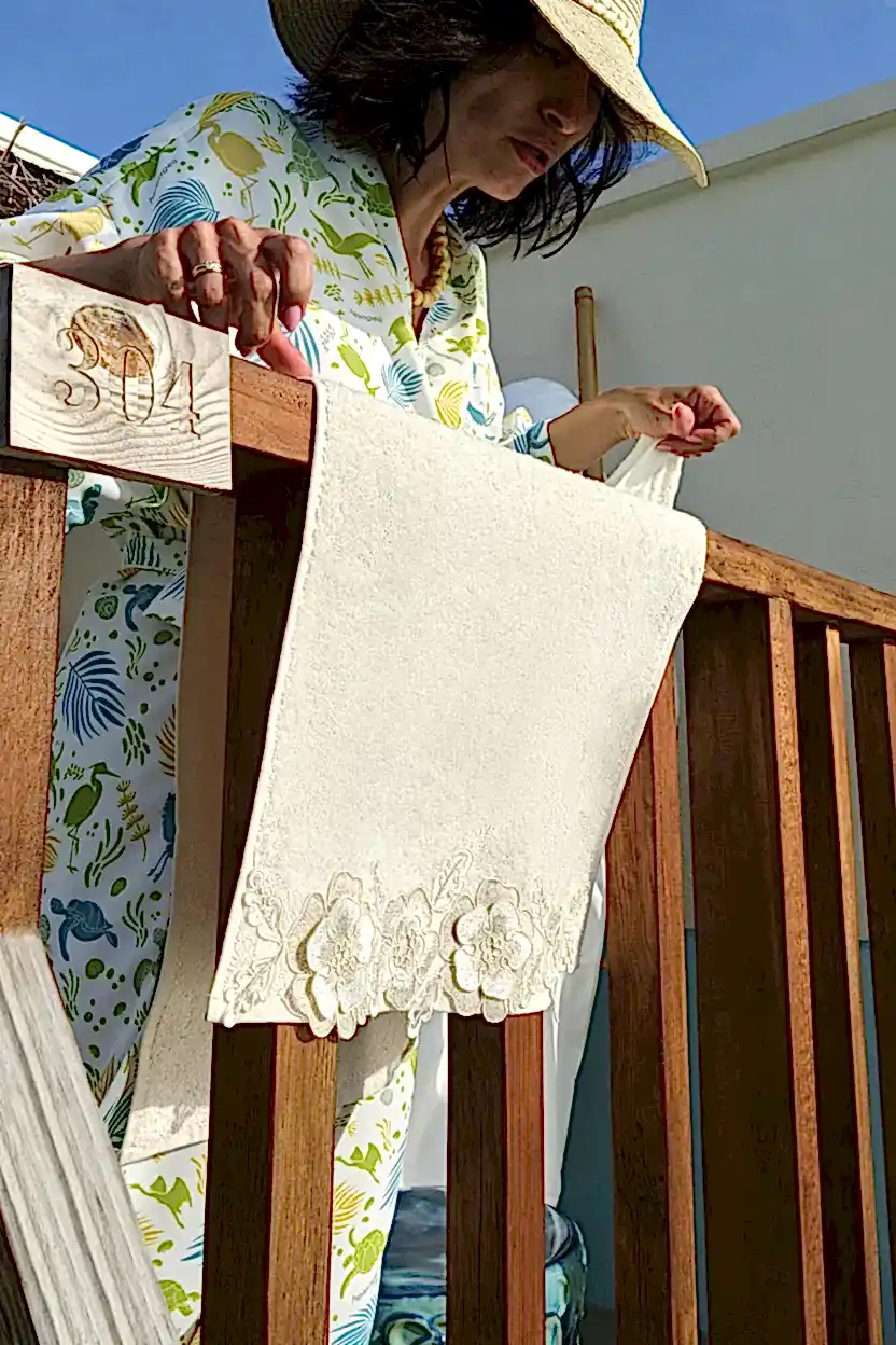 Sedef Çiçek Dantelli El Havlusu (30 x 50 cm) - Nazik Home - Yuvama Değer!